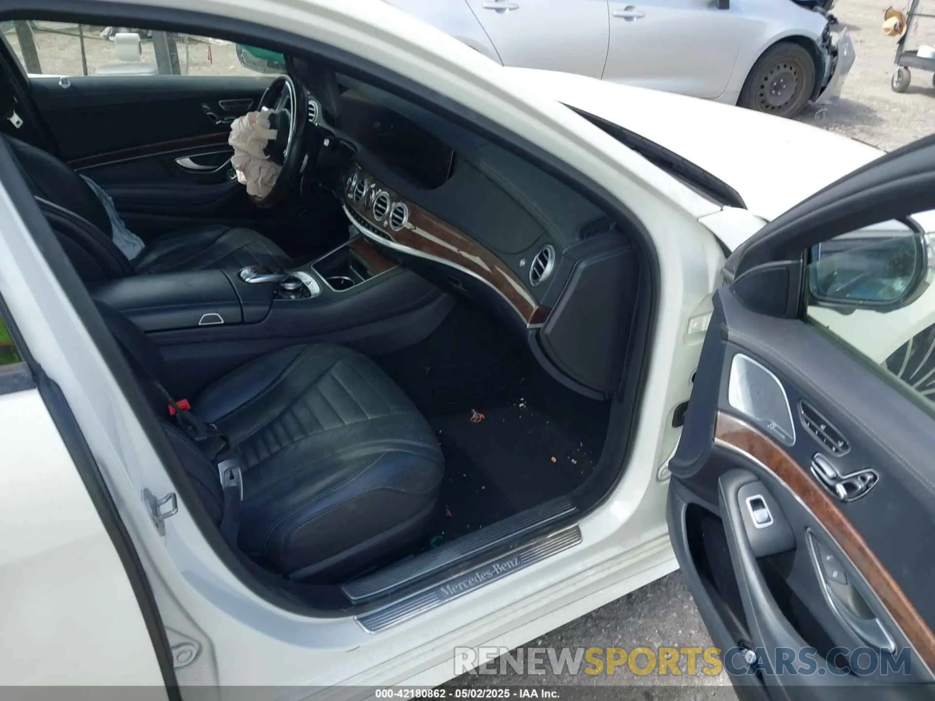 5 Photograph of a damaged car WDDUG8DB4KA451393 MERCEDES-BENZ S 560 2019