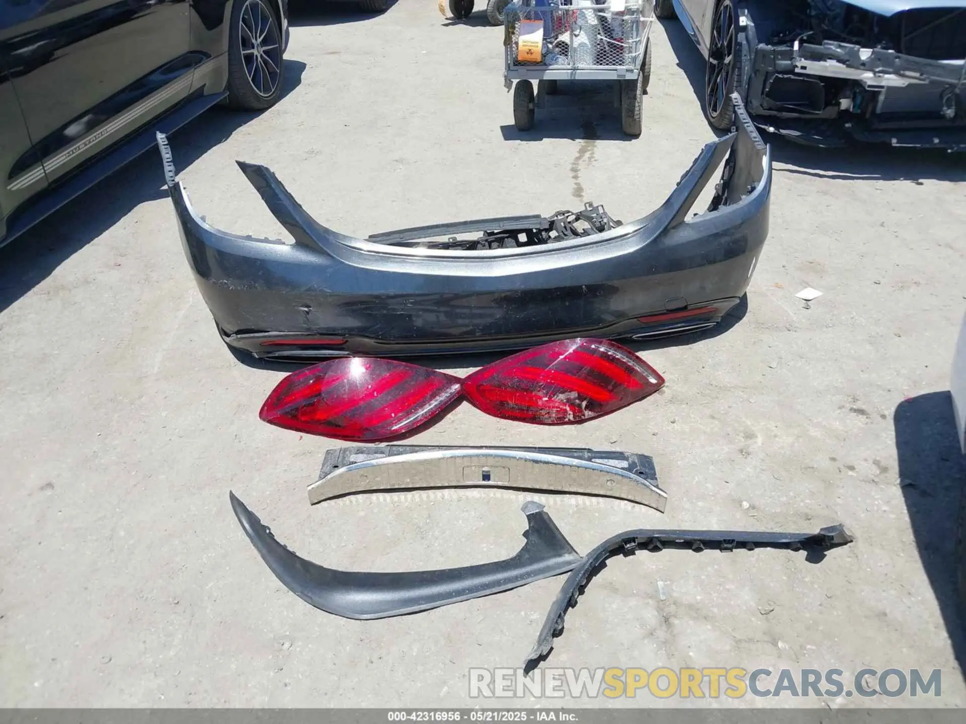 12 Photograph of a damaged car WDDUG8DB6KA480426 MERCEDES-BENZ S 560 2019