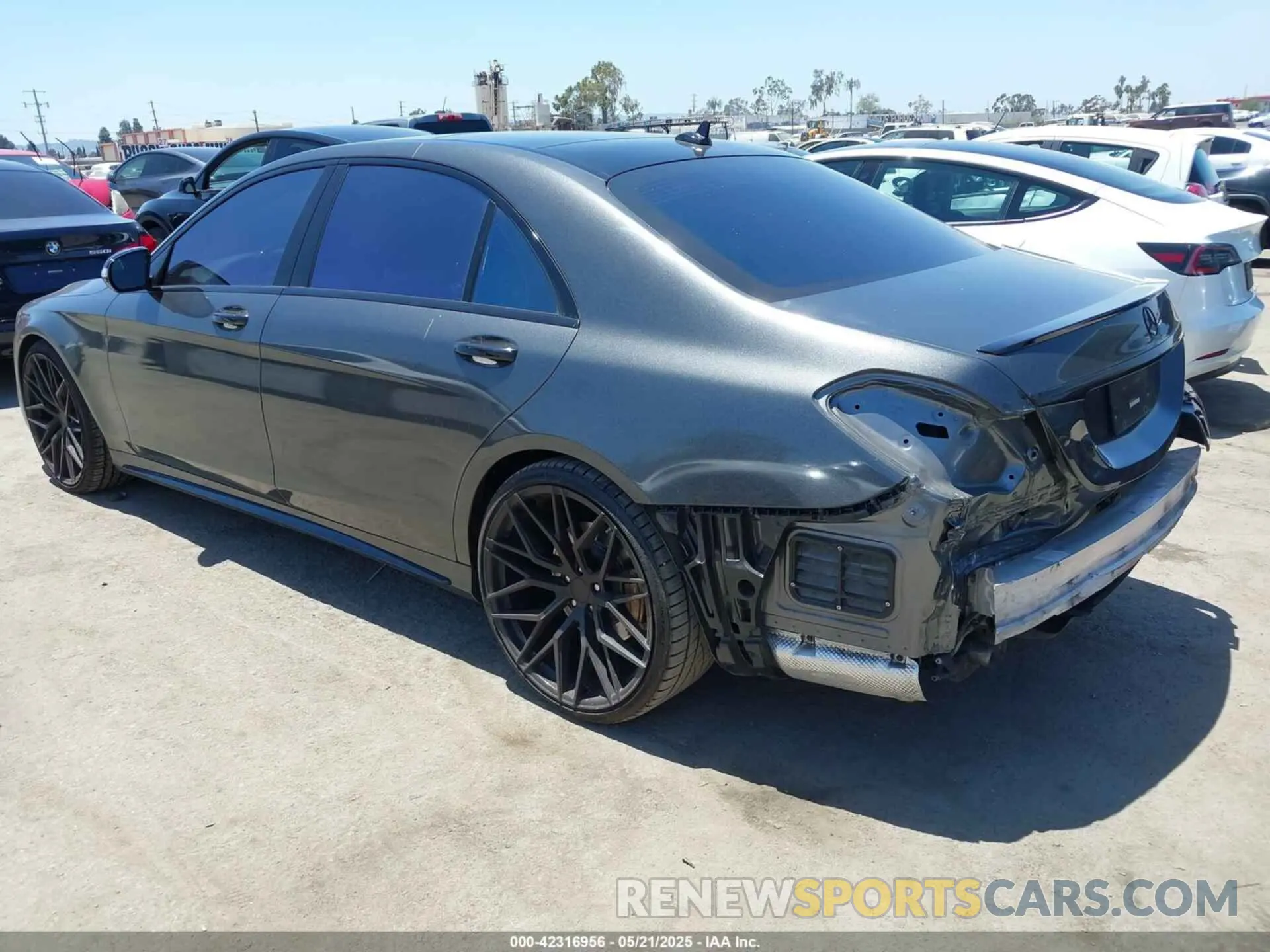 3 Photograph of a damaged car WDDUG8DB6KA480426 MERCEDES-BENZ S 560 2019