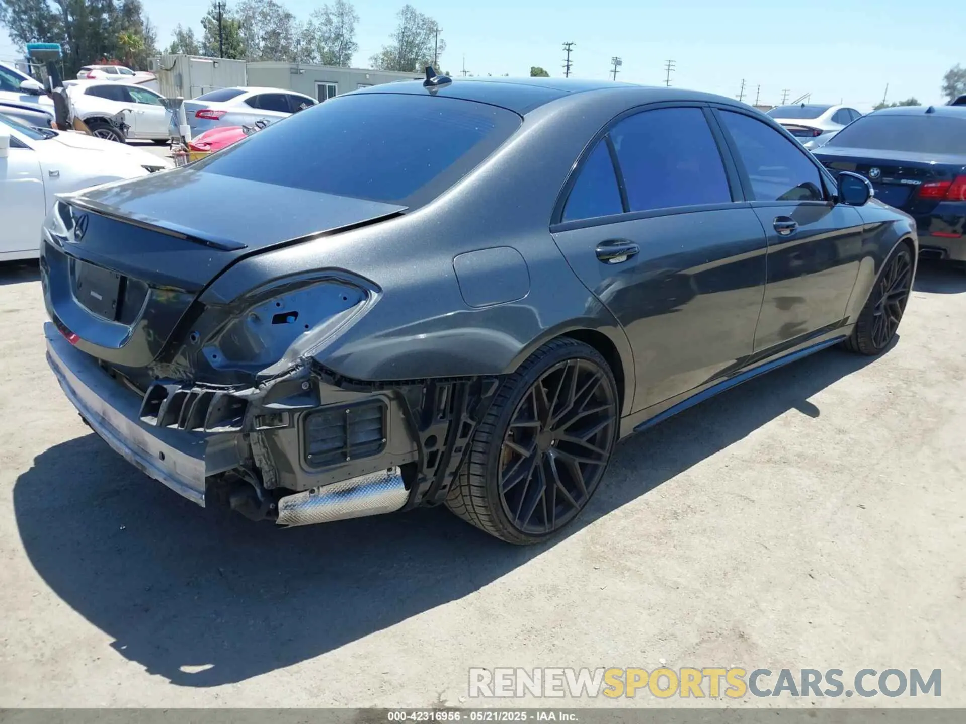 4 Photograph of a damaged car WDDUG8DB6KA480426 MERCEDES-BENZ S 560 2019