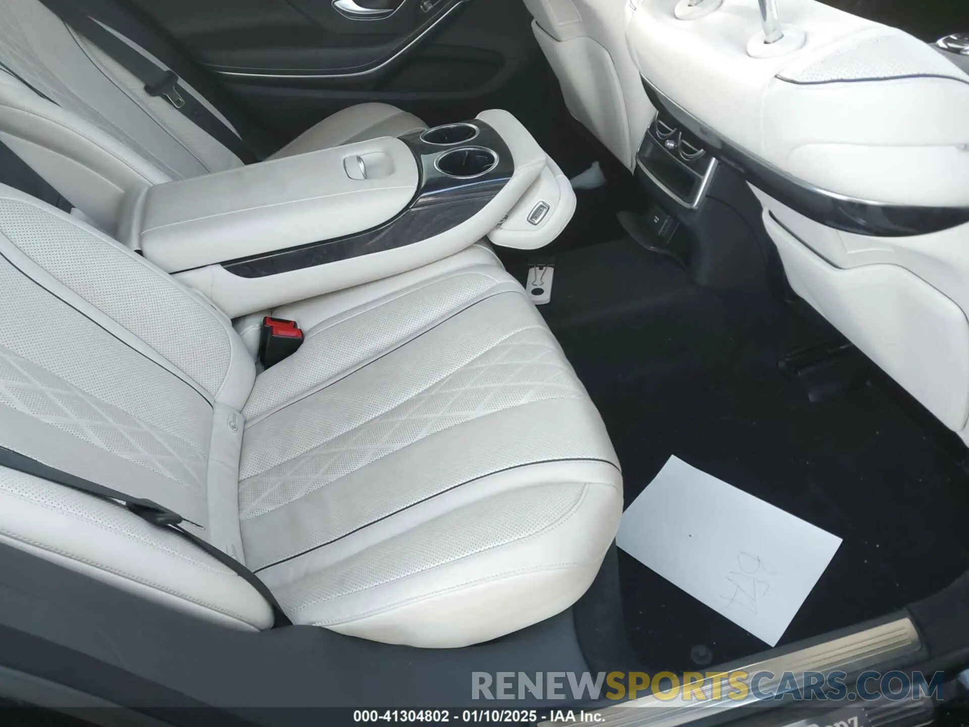 8 Photograph of a damaged car WDDUG8DB6KA496769 MERCEDES-BENZ S 560 2019
