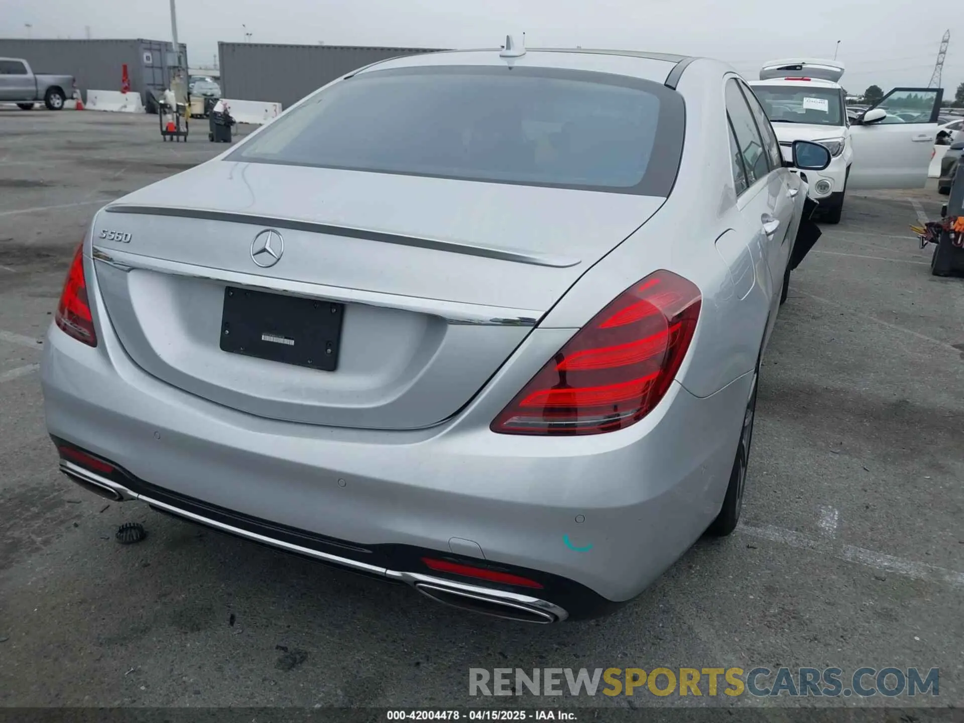 4 Photograph of a damaged car WDDUG8DB8KA438078 MERCEDES-BENZ S 560 2019