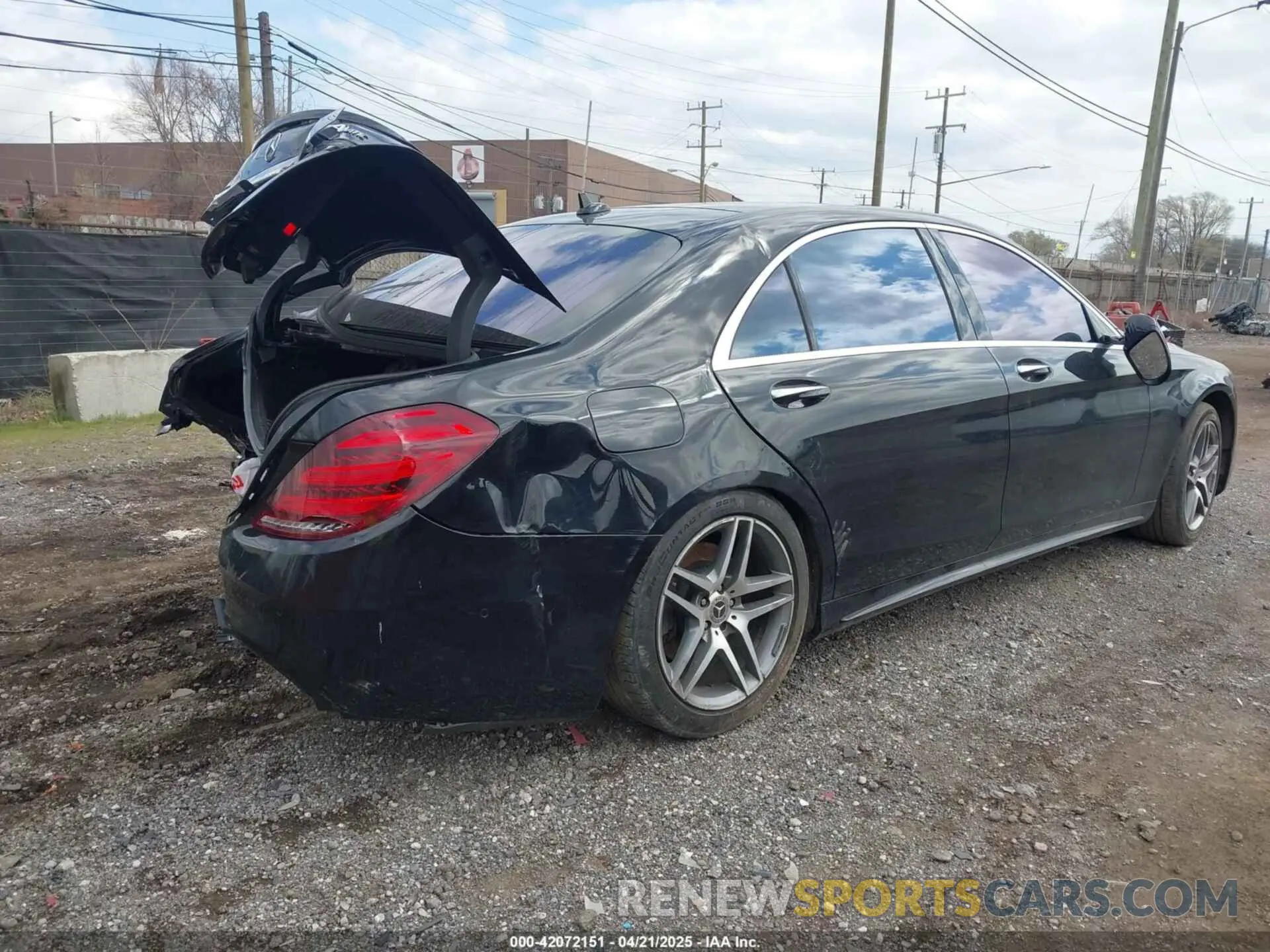 4 Photograph of a damaged car WDDUG8GB7KA473948 MERCEDES-BENZ S 560 2019