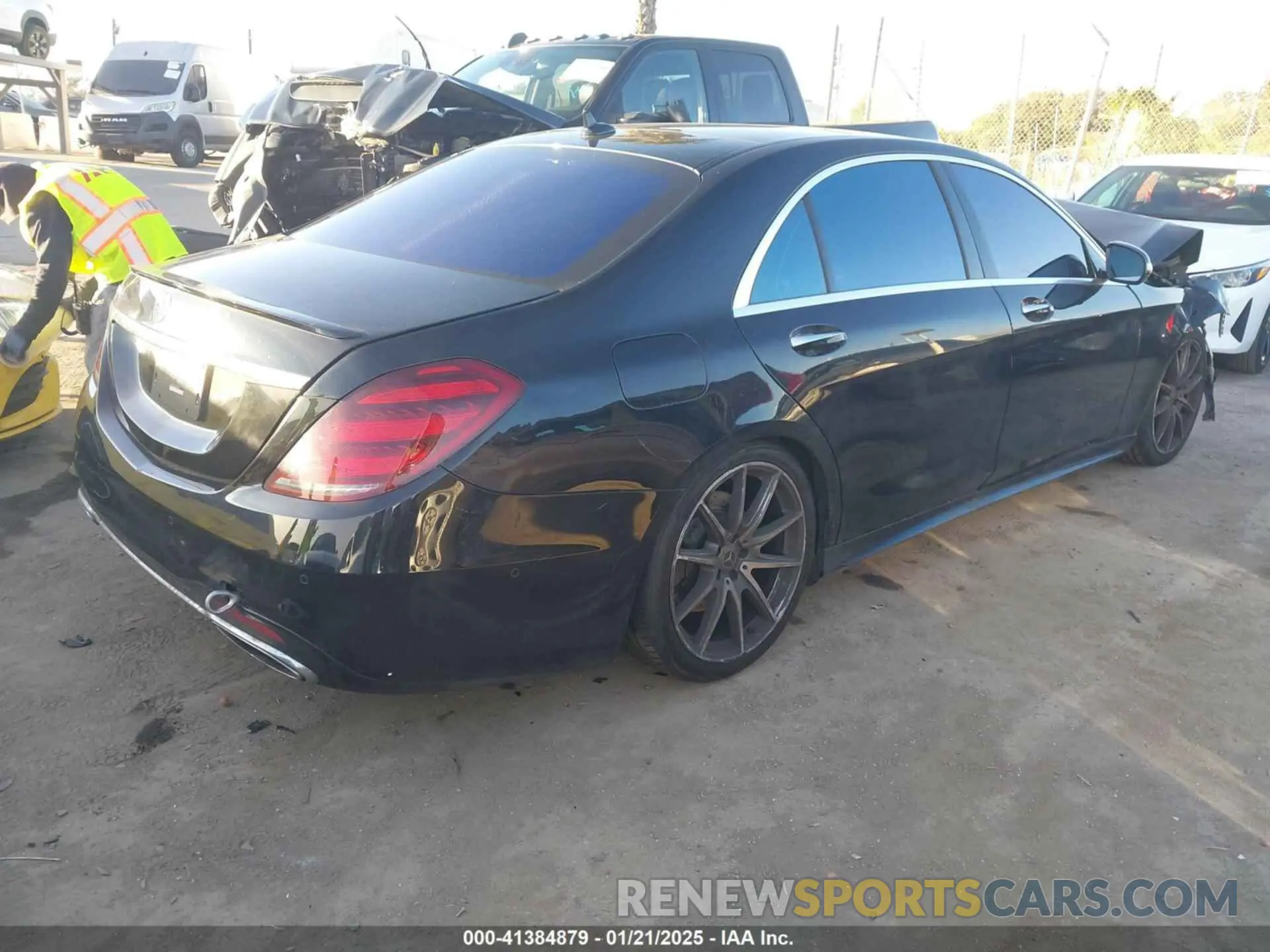 4 Photograph of a damaged car W1KUG8DBXLA558949 MERCEDES-BENZ S 560 2020