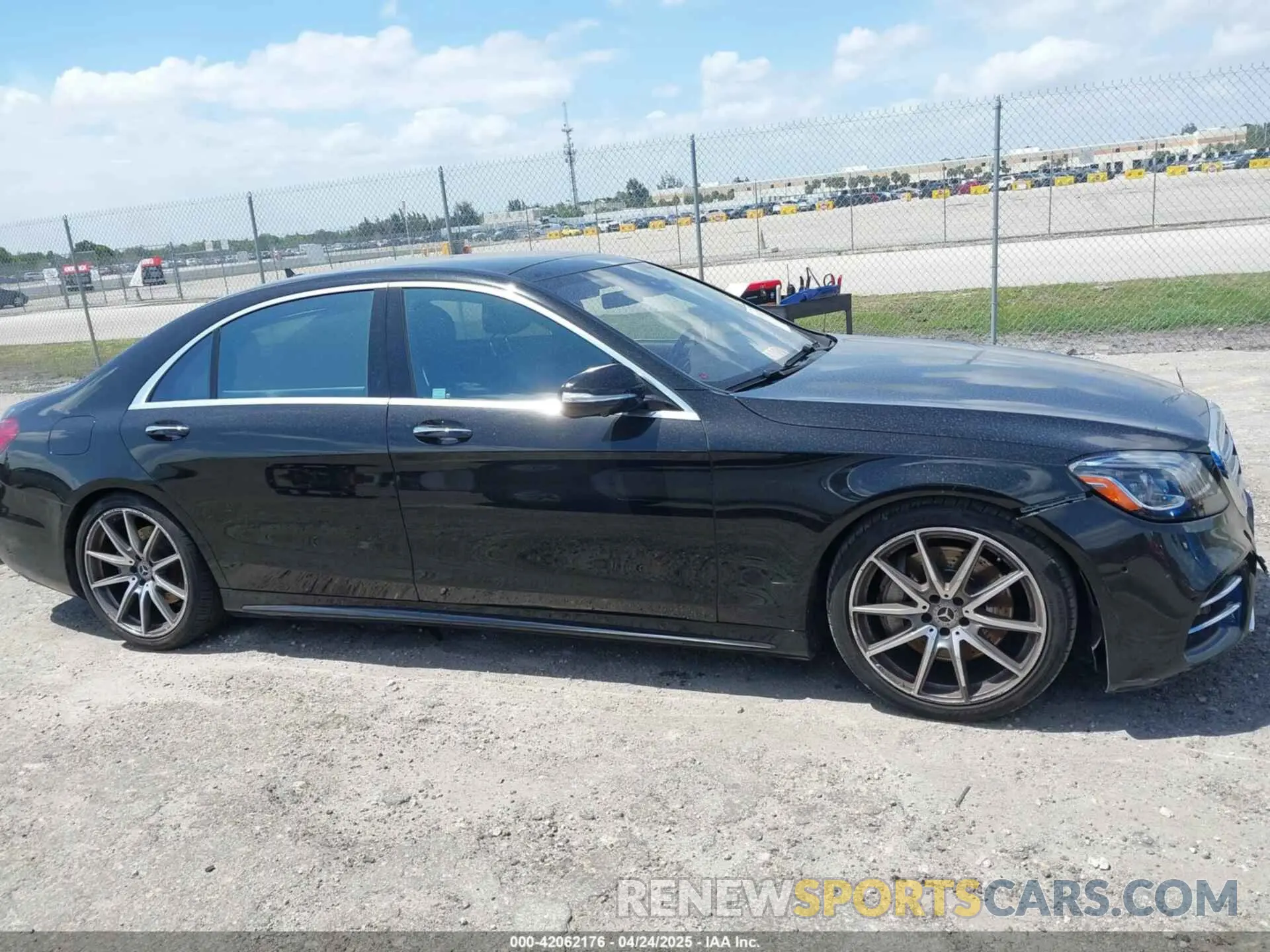 14 Photograph of a damaged car WDDUG8DB9LA520130 MERCEDES-BENZ S 560 2020