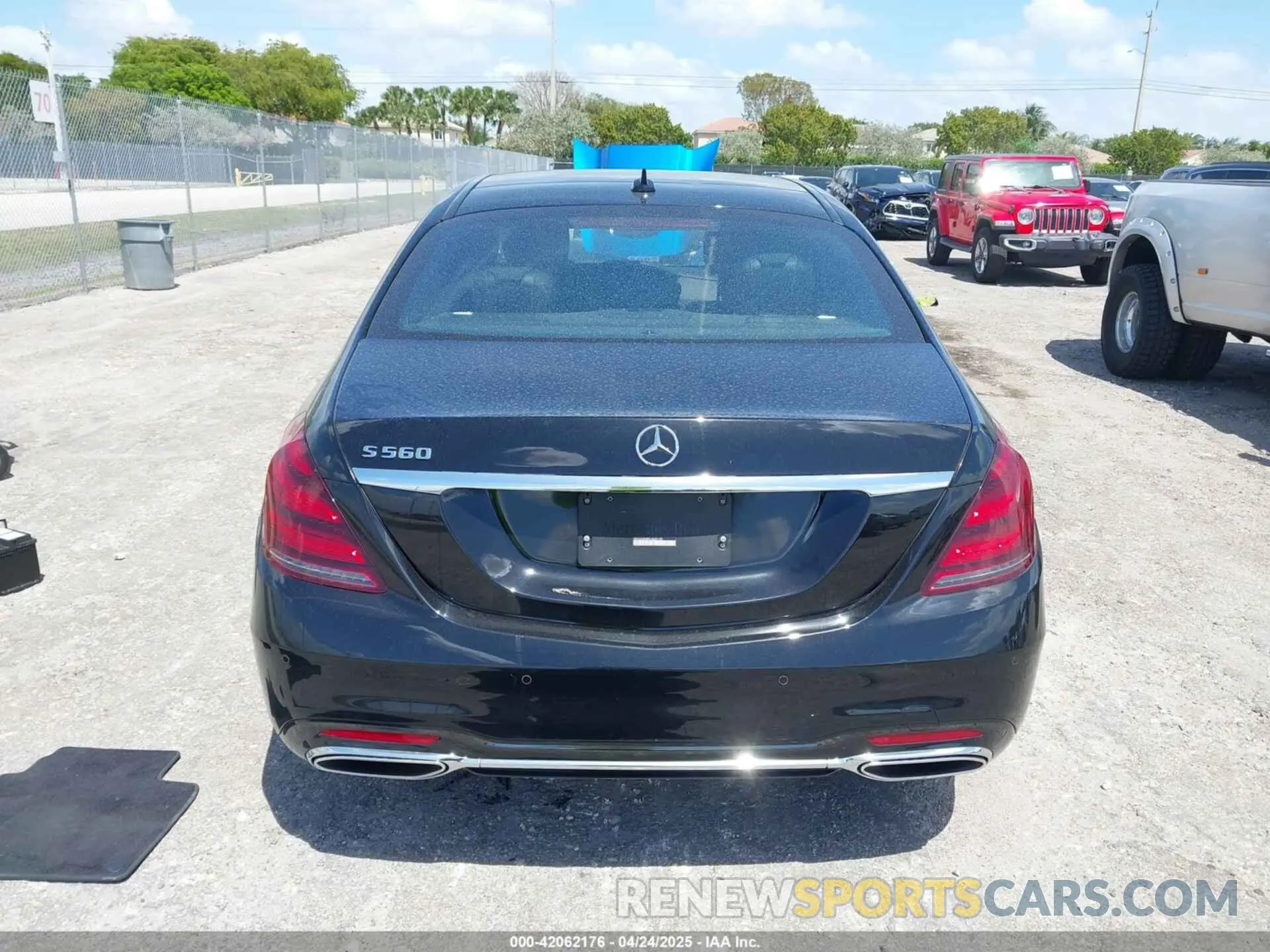 17 Photograph of a damaged car WDDUG8DB9LA520130 MERCEDES-BENZ S 560 2020