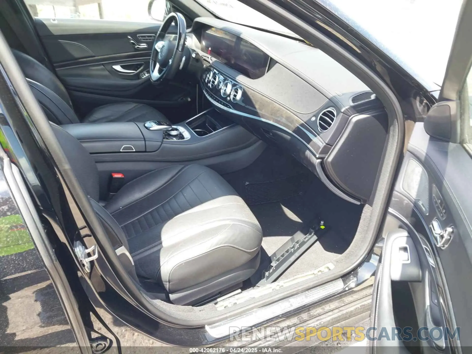 5 Photograph of a damaged car WDDUG8DB9LA520130 MERCEDES-BENZ S 560 2020