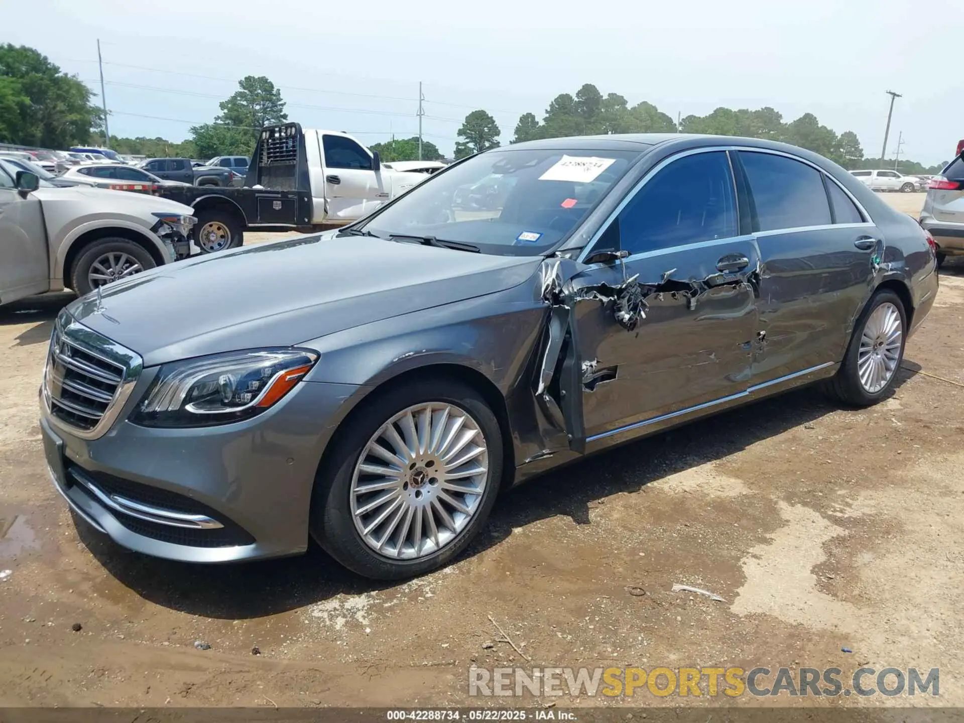 2 Photograph of a damaged car WDDUG8GB8LA502083 MERCEDES-BENZ S 560 2020