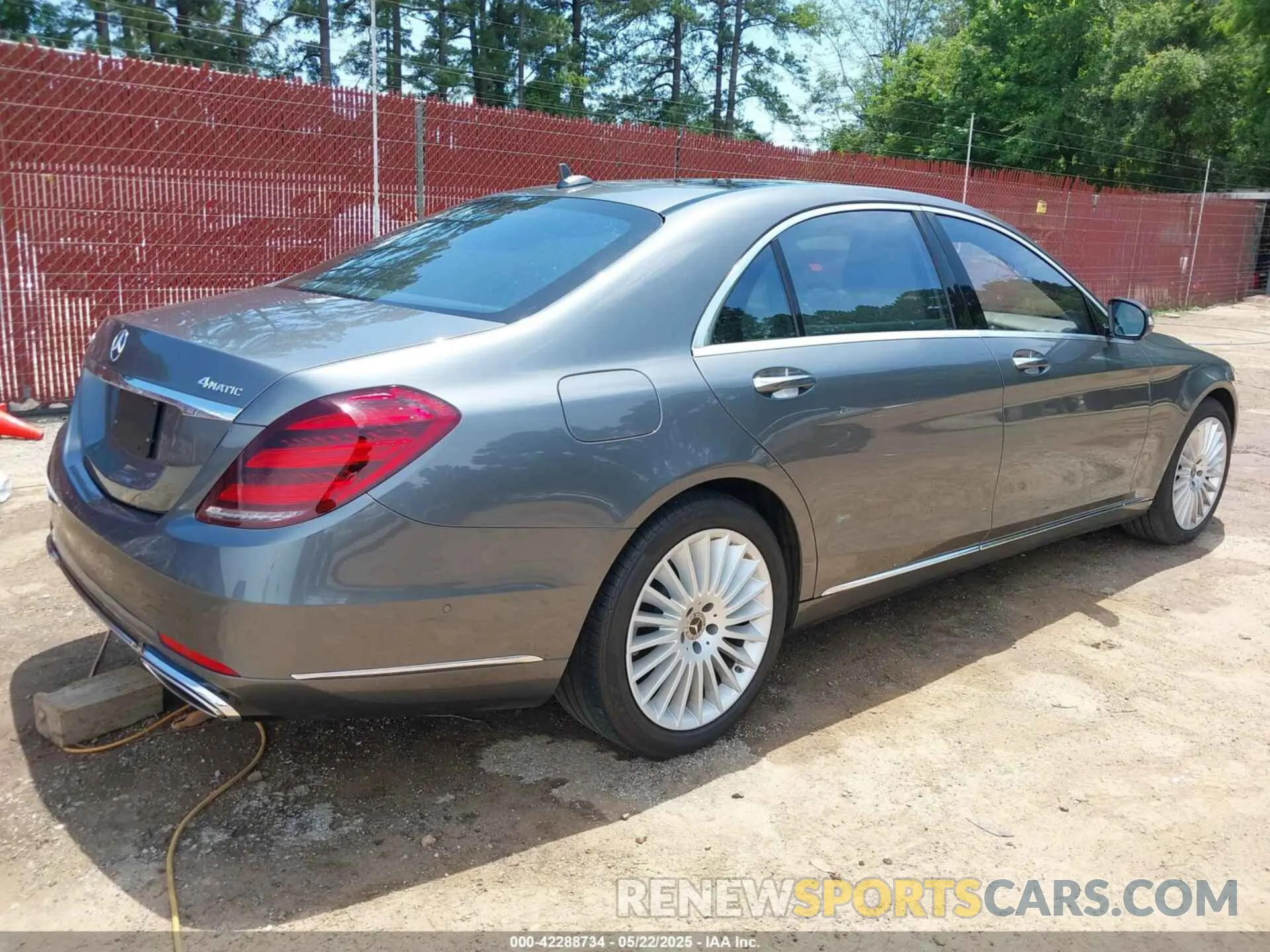 4 Photograph of a damaged car WDDUG8GB8LA502083 MERCEDES-BENZ S 560 2020