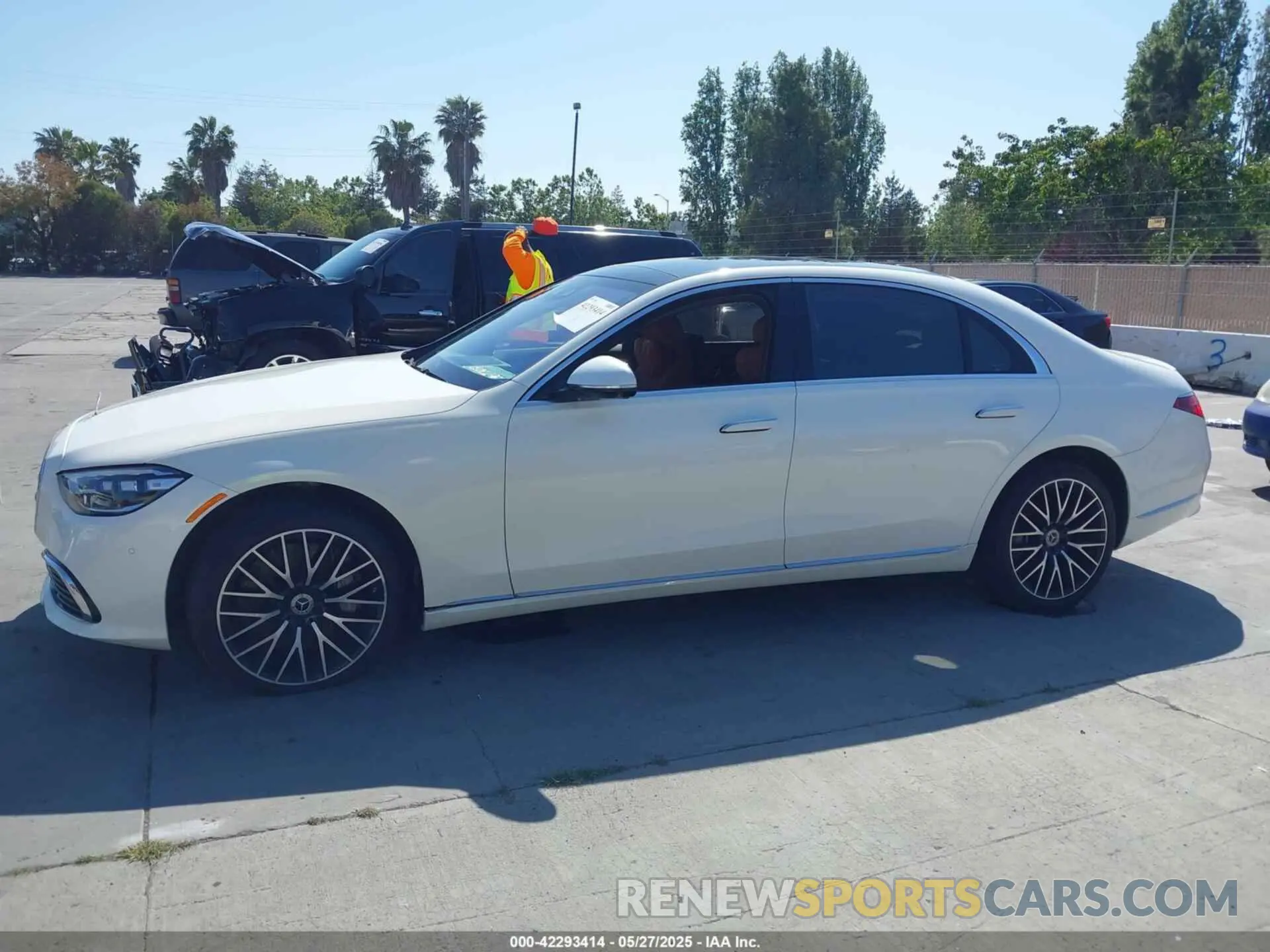 14 Photograph of a damaged car W1K6G7GB5MA017002 MERCEDES-BENZ S 580 2021