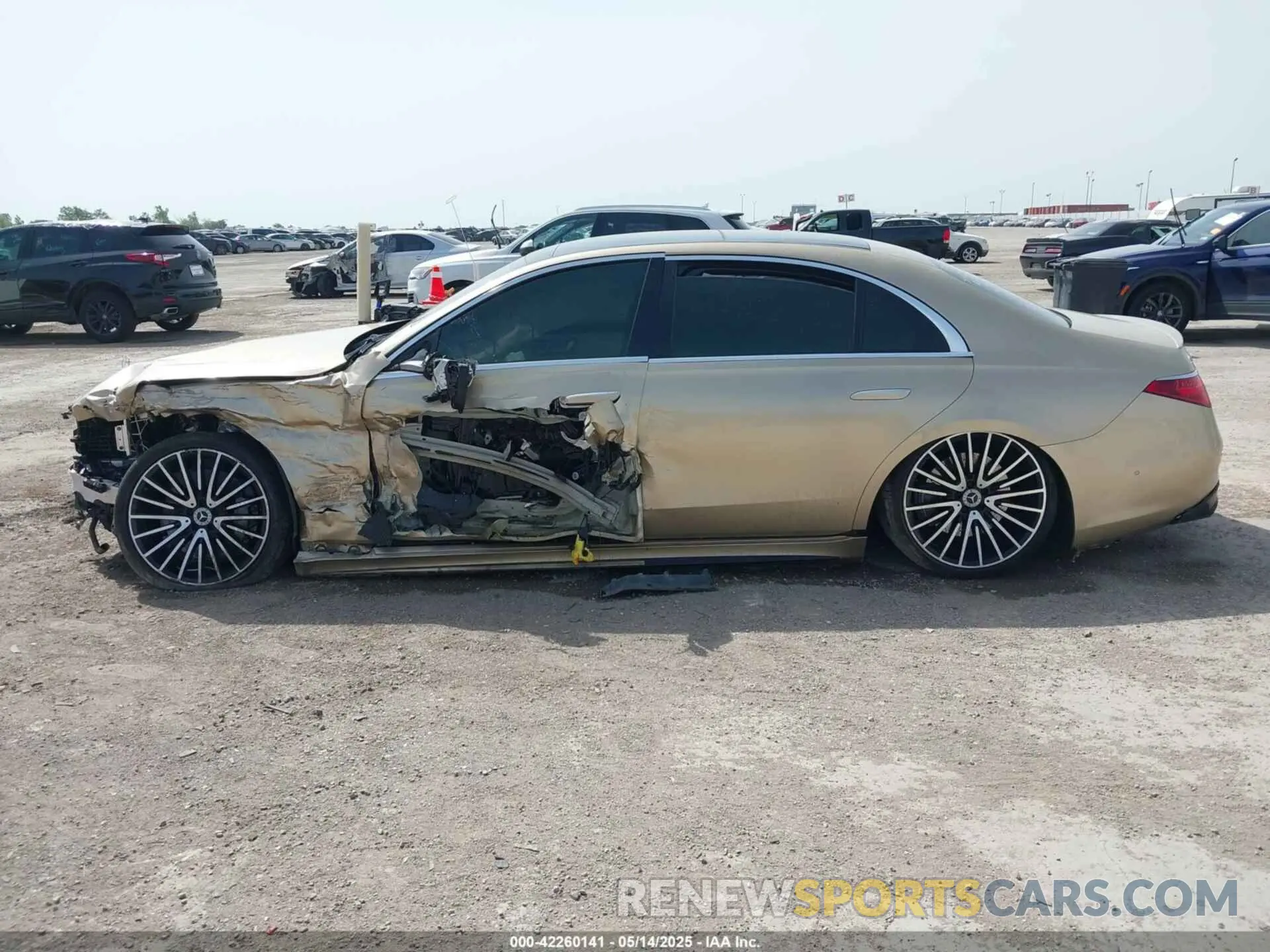 13 Photograph of a damaged car W1K6G7GB0NA083989 MERCEDES-BENZ S 580 2022