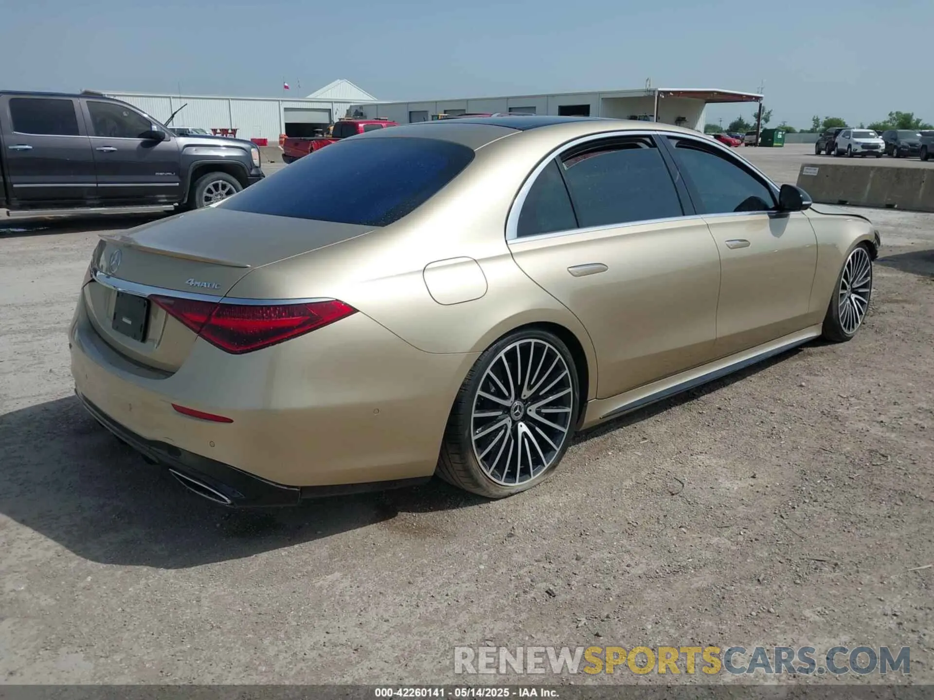 4 Photograph of a damaged car W1K6G7GB0NA083989 MERCEDES-BENZ S 580 2022