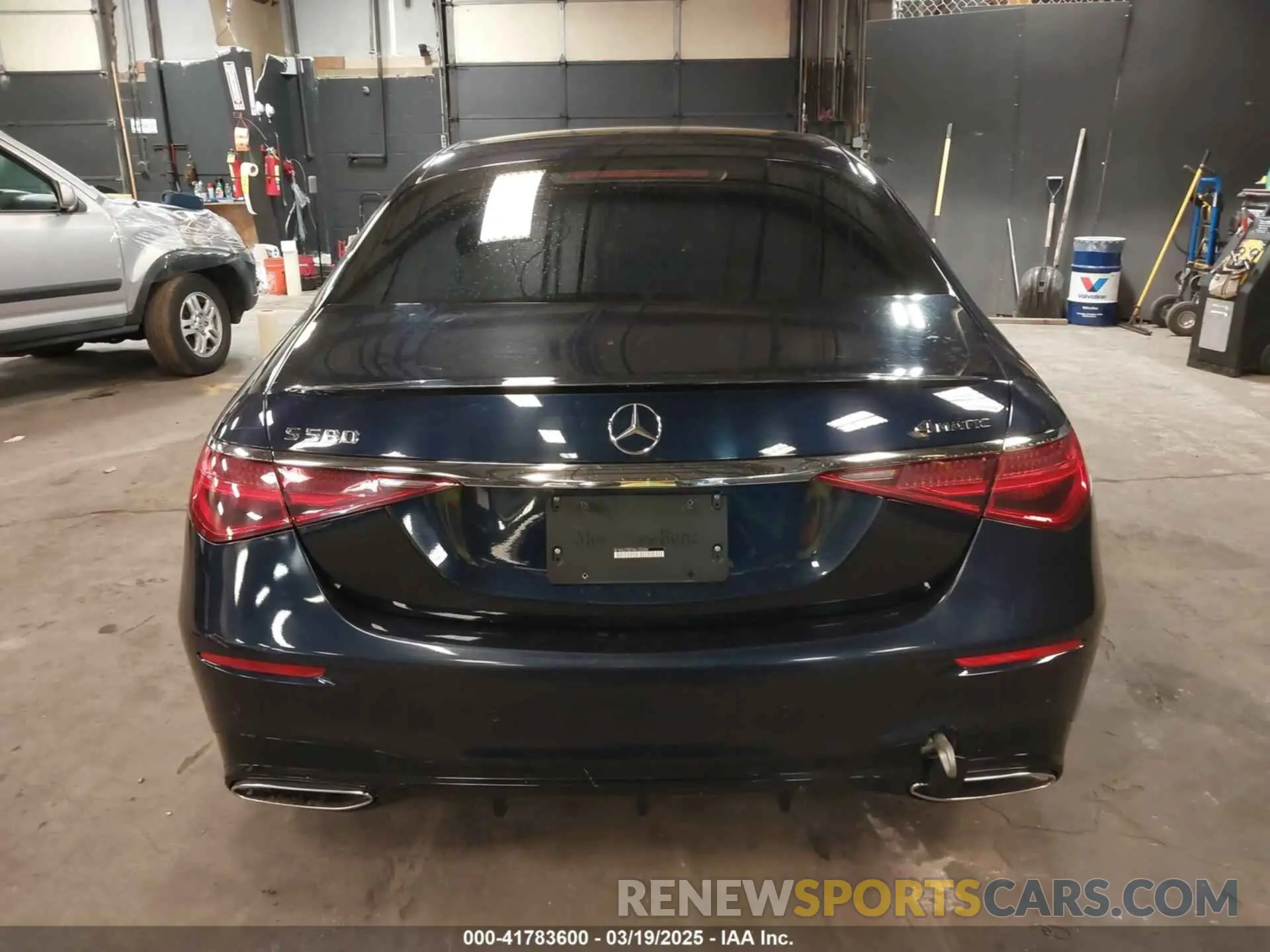 17 Photograph of a damaged car W1K6G7GB7NA155304 MERCEDES-BENZ S 580 2022