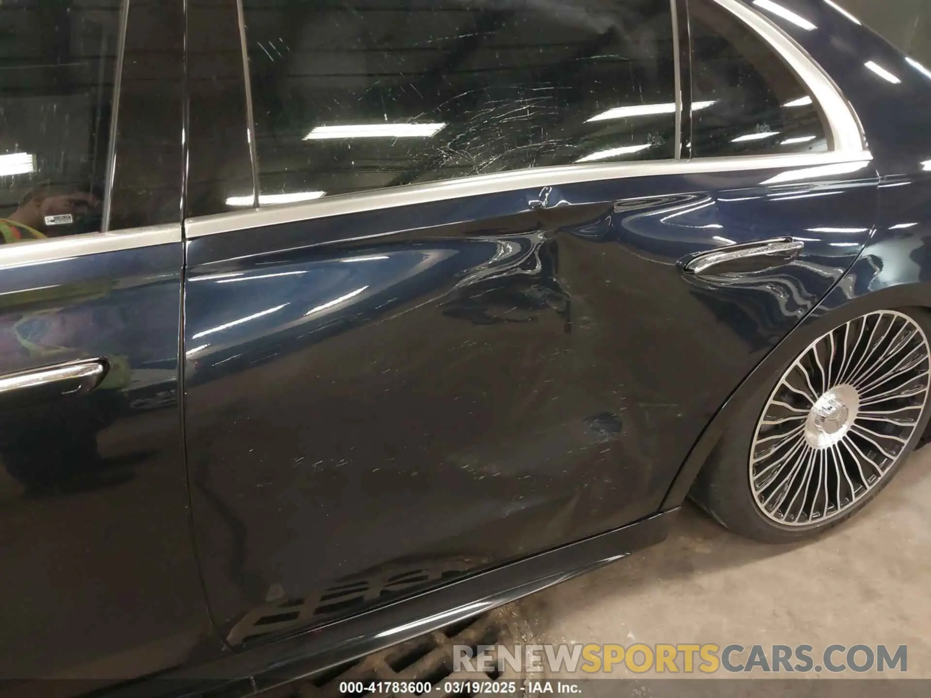 18 Photograph of a damaged car W1K6G7GB7NA155304 MERCEDES-BENZ S 580 2022