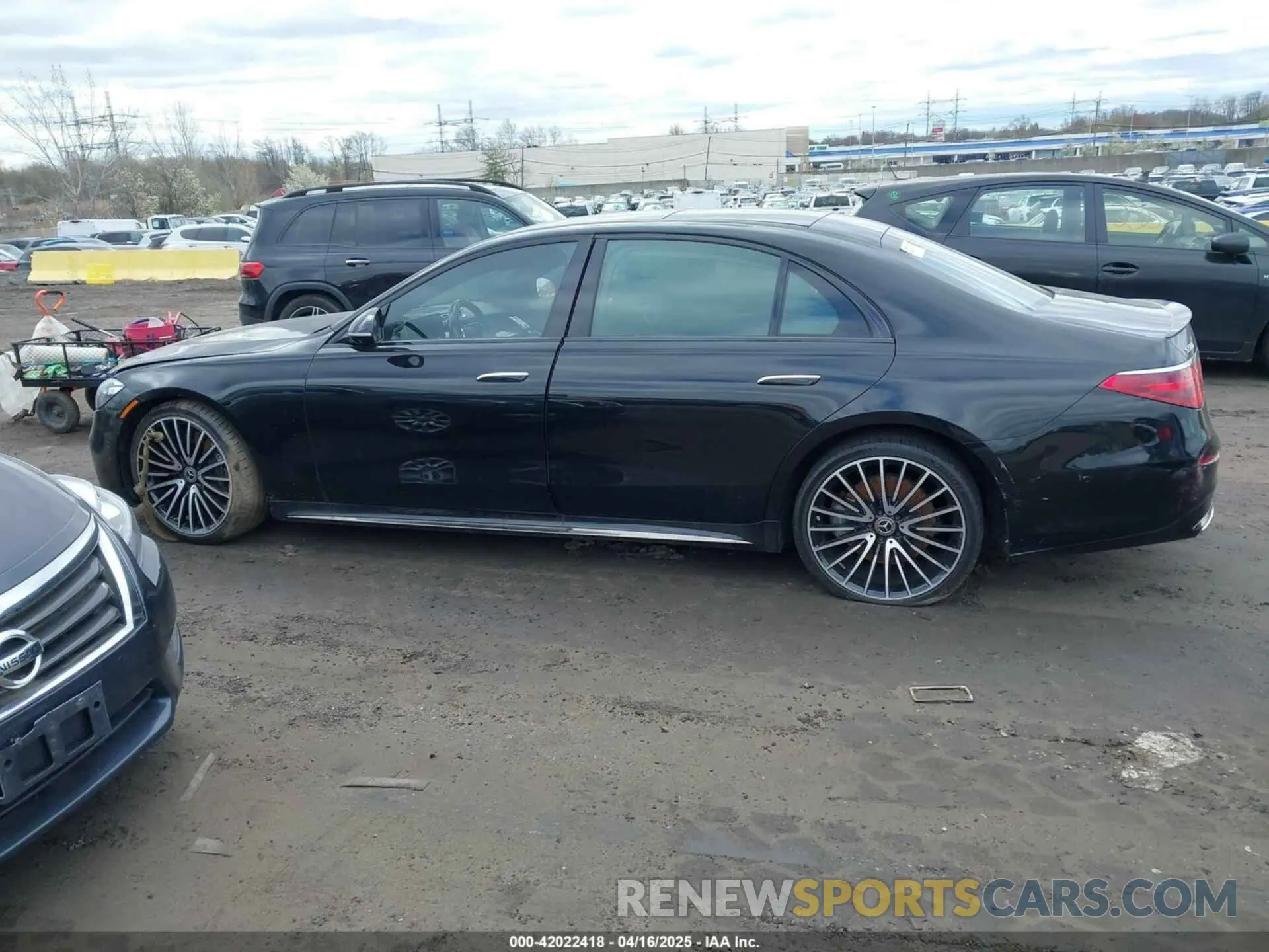 13 Photograph of a damaged car W1K6G7GB7PA204391 MERCEDES-BENZ S 580 2023