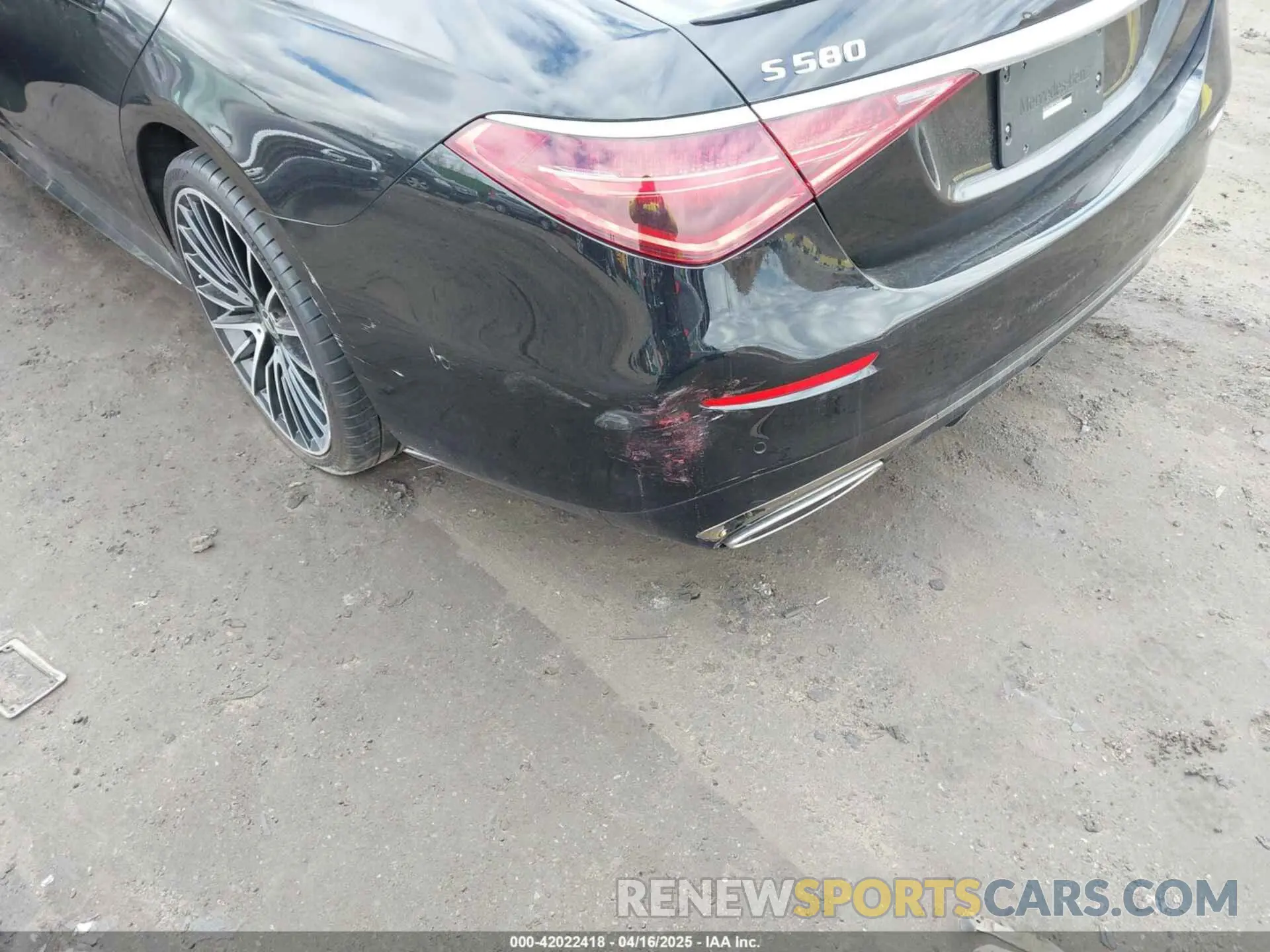 17 Photograph of a damaged car W1K6G7GB7PA204391 MERCEDES-BENZ S 580 2023