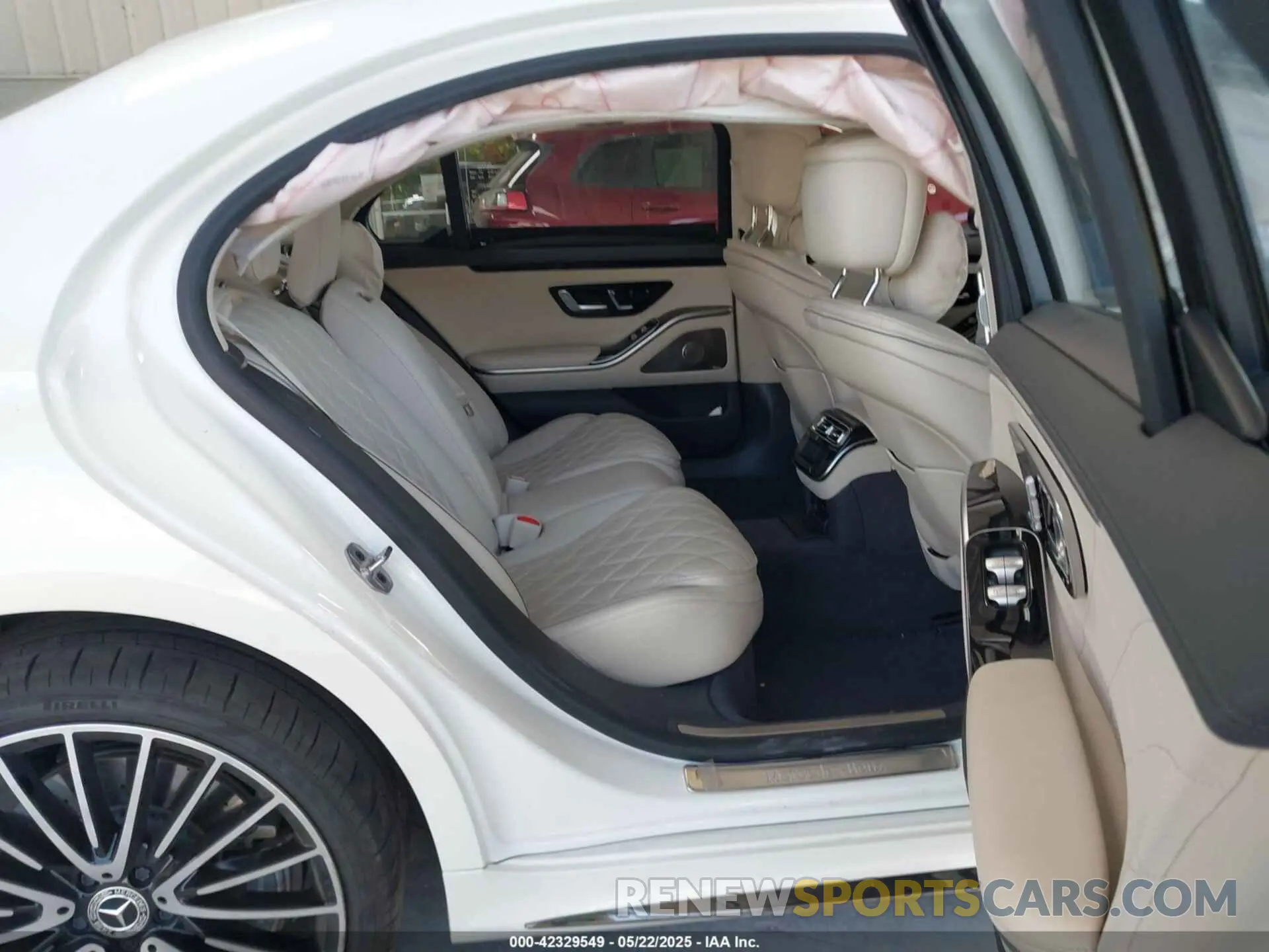 8 Photograph of a damaged car W1K6G7GB8PA234421 MERCEDES-BENZ S 580 2023
