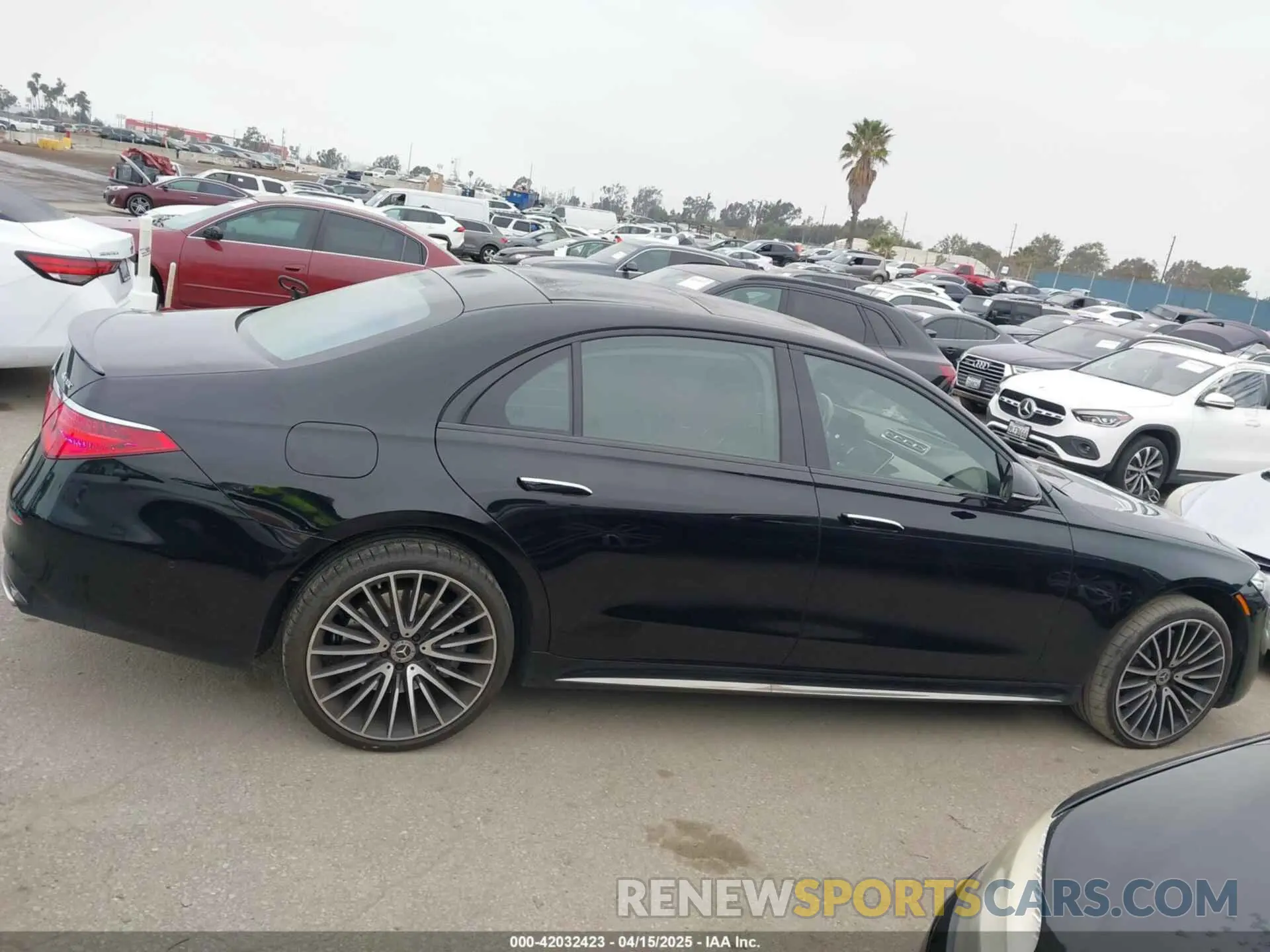 14 Photograph of a damaged car W1K6G7GB3RA279964 MERCEDES-BENZ S 580 2024