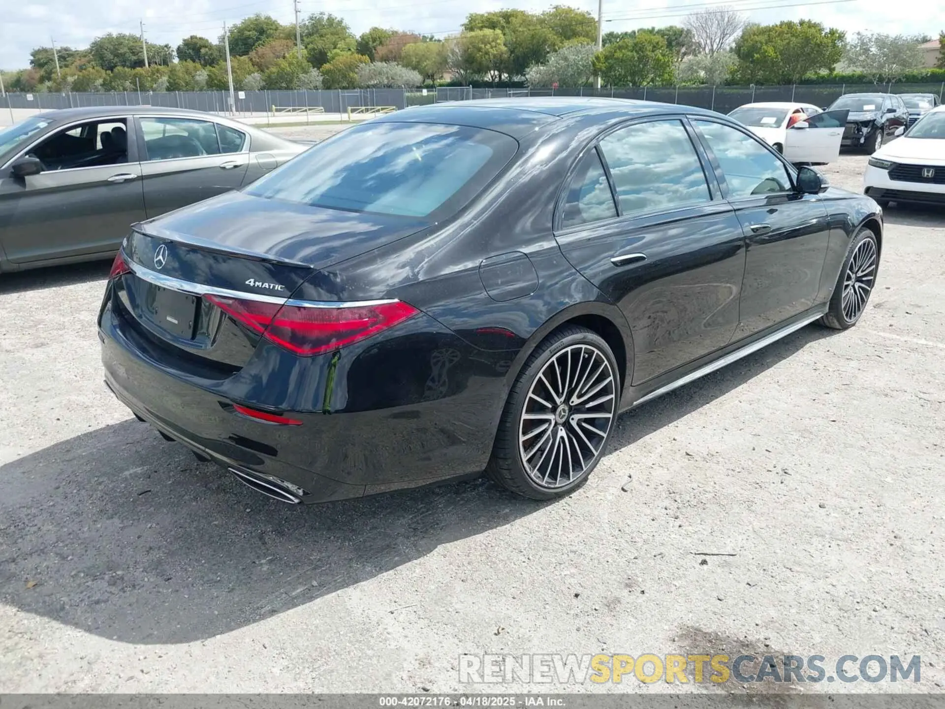 4 Photograph of a damaged car W1K6G7GB4RA304144 MERCEDES-BENZ S 580 2024