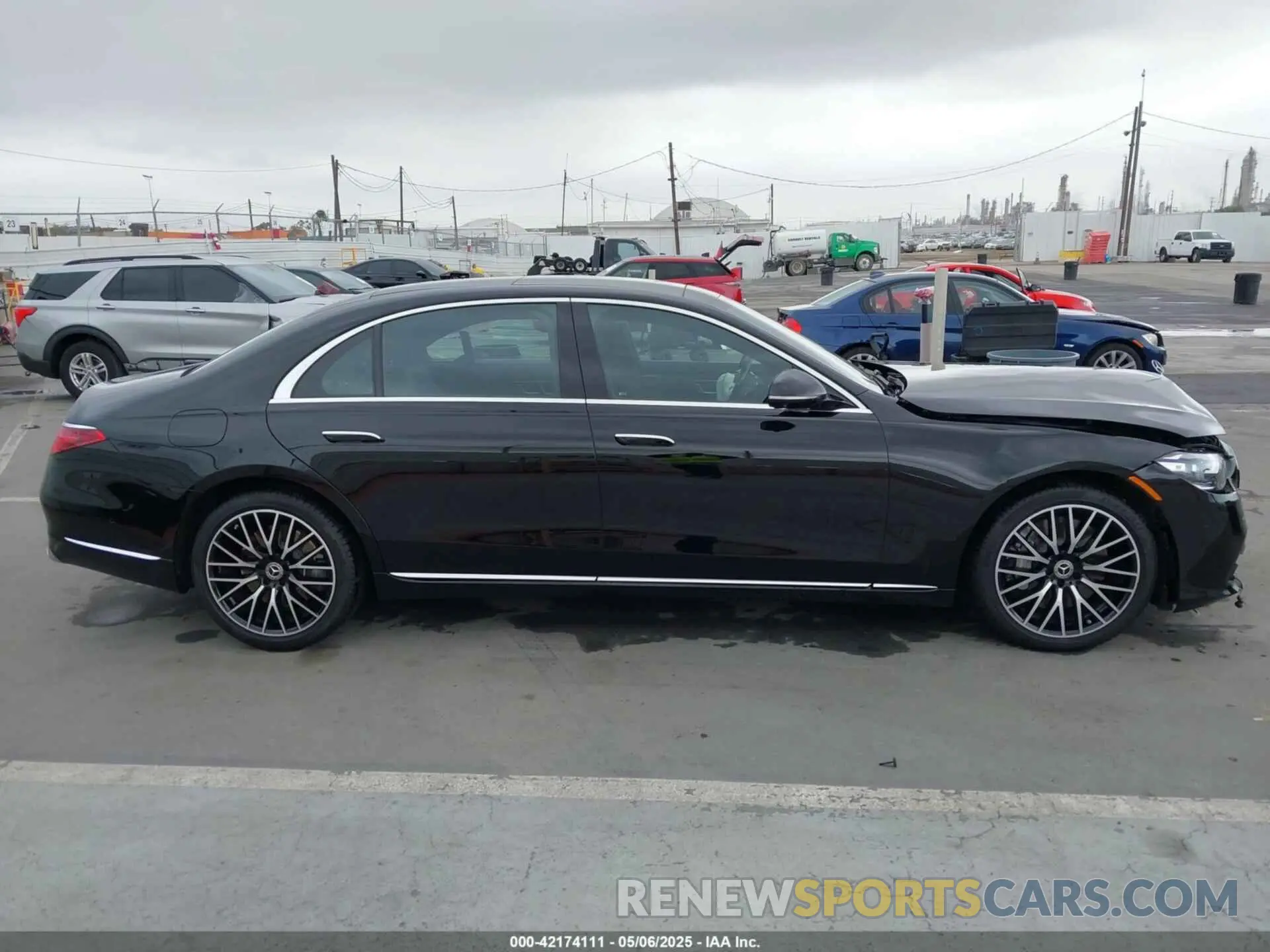 13 Photograph of a damaged car W1K6G7GB9RA259265 MERCEDES-BENZ S 580 2024