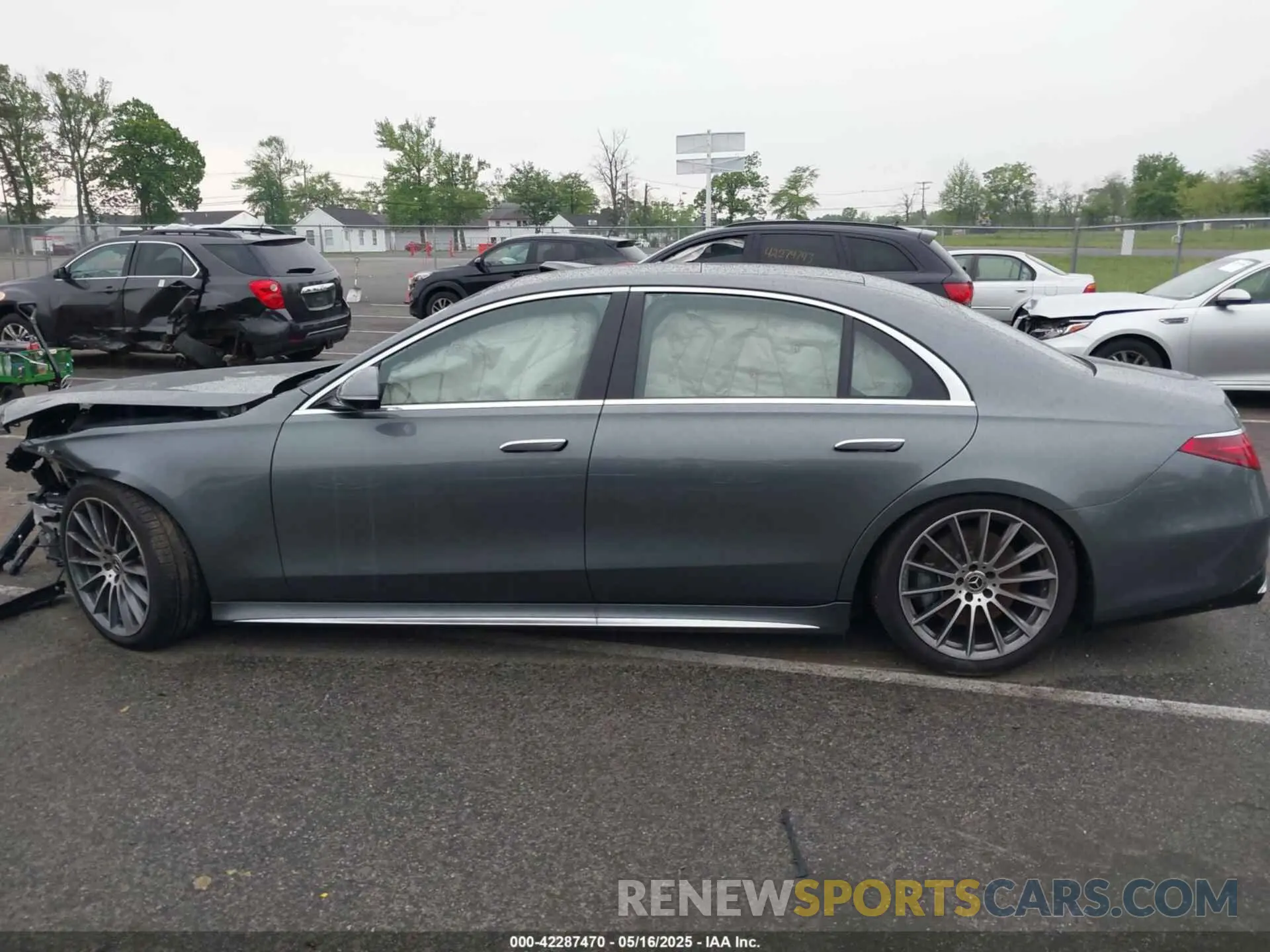 14 Photograph of a damaged car W1K6G7GBXRA269738 MERCEDES-BENZ S 580 2024