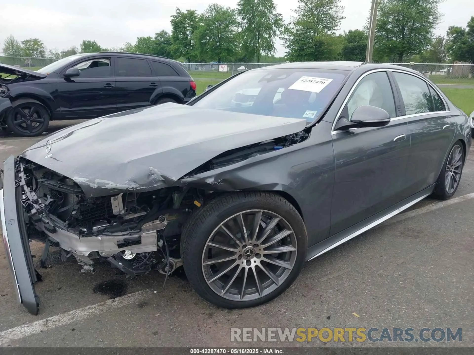 2 Photograph of a damaged car W1K6G7GBXRA269738 MERCEDES-BENZ S 580 2024