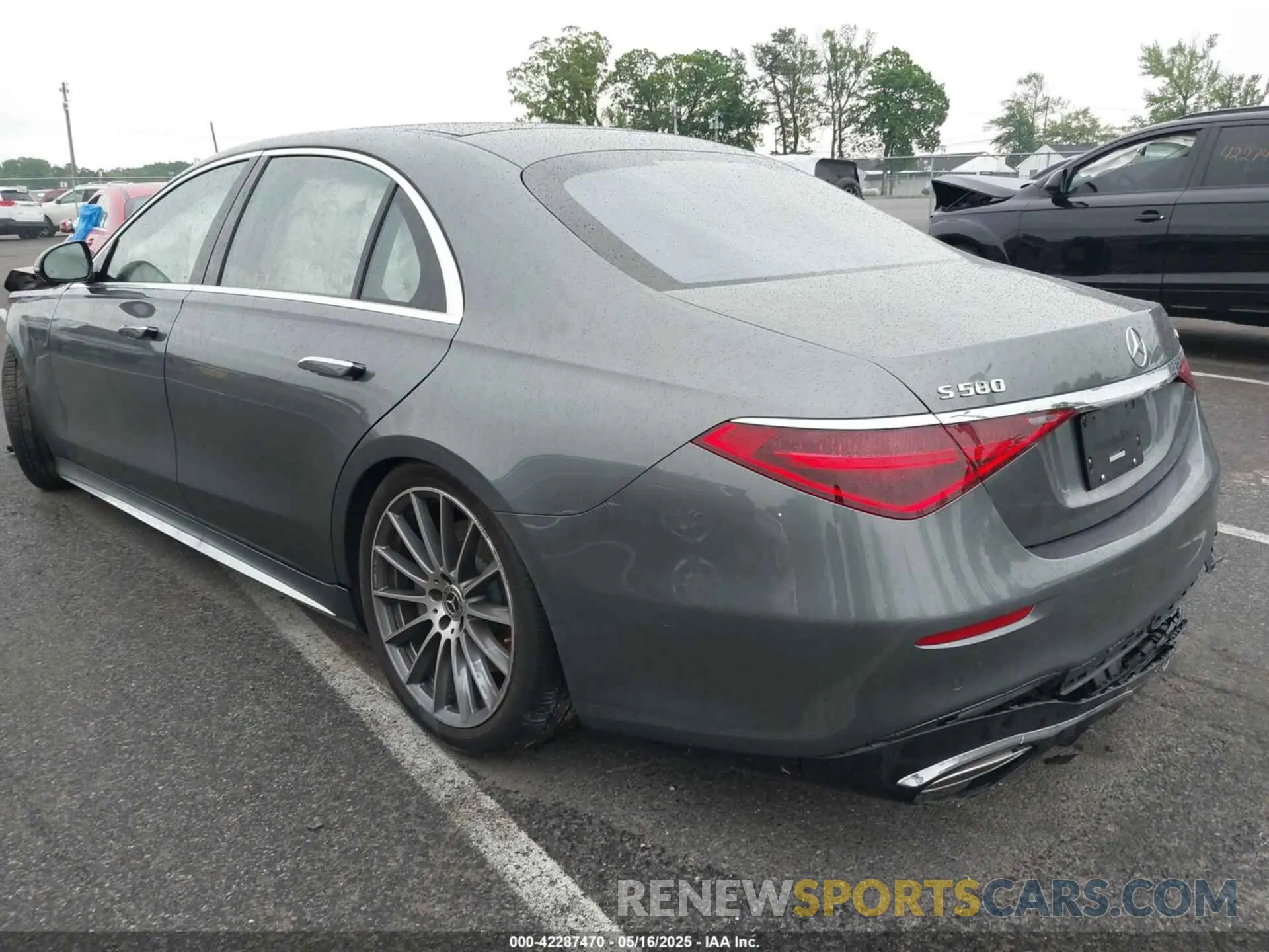 3 Photograph of a damaged car W1K6G7GBXRA269738 MERCEDES-BENZ S 580 2024