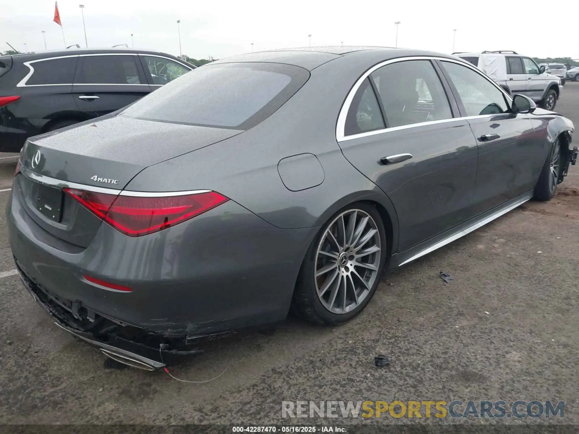 4 Photograph of a damaged car W1K6G7GBXRA269738 MERCEDES-BENZ S 580 2024