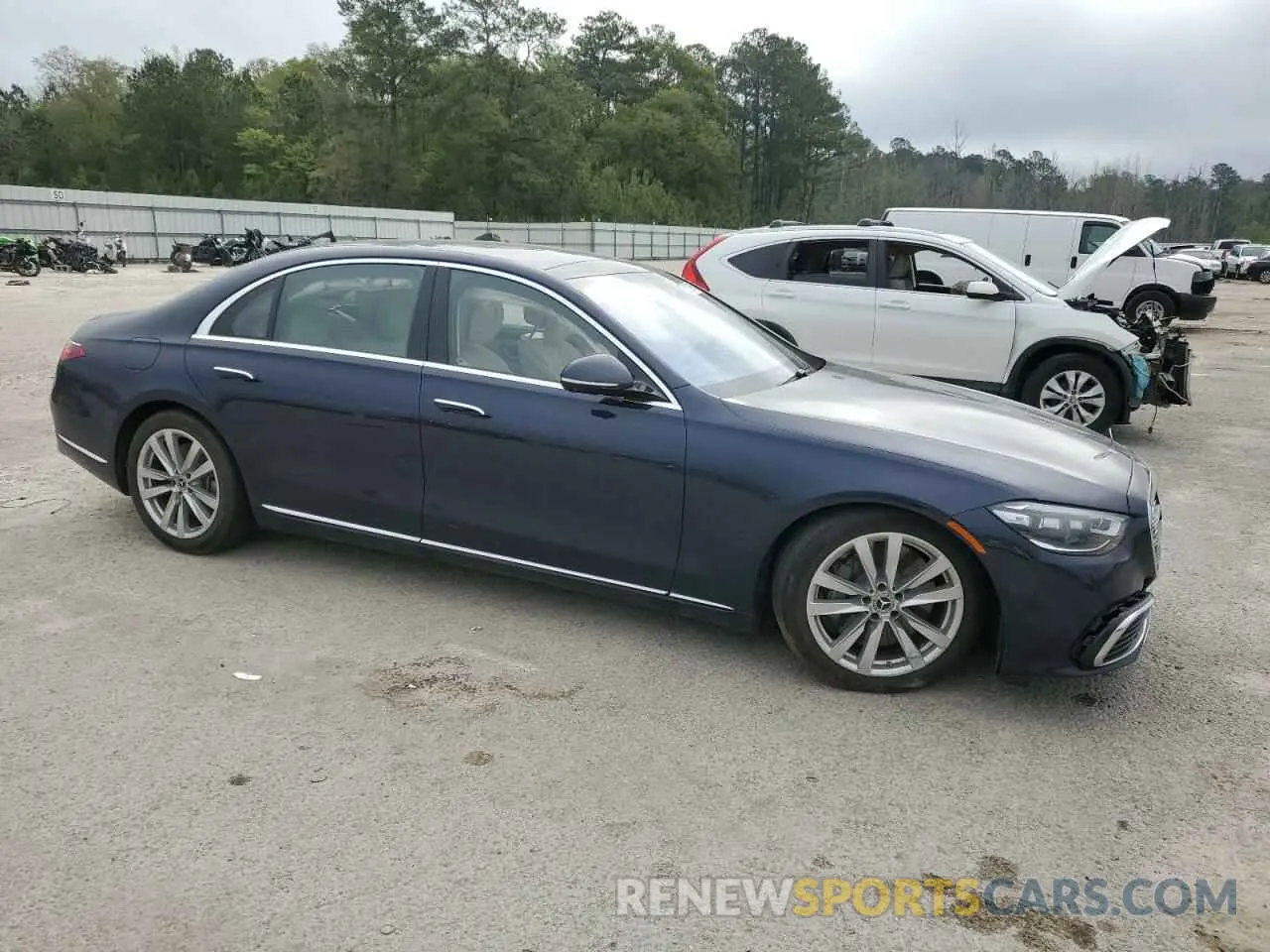4 Photograph of a damaged car W1K6G6DB6NA156197 MERCEDES-BENZ S-CLASS 2022