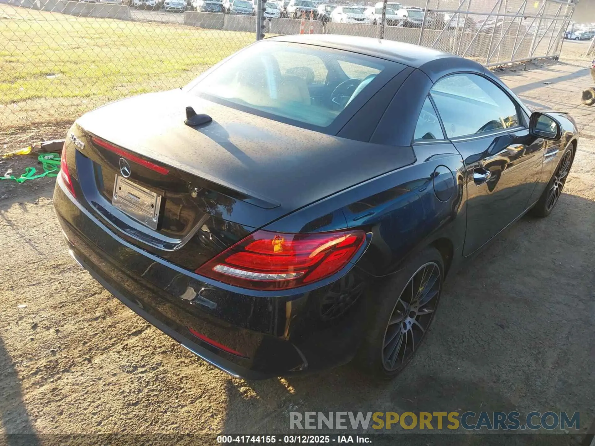 4 Photograph of a damaged car WDDPK3JA1KF160119 MERCEDES-BENZ SLC 300 2019