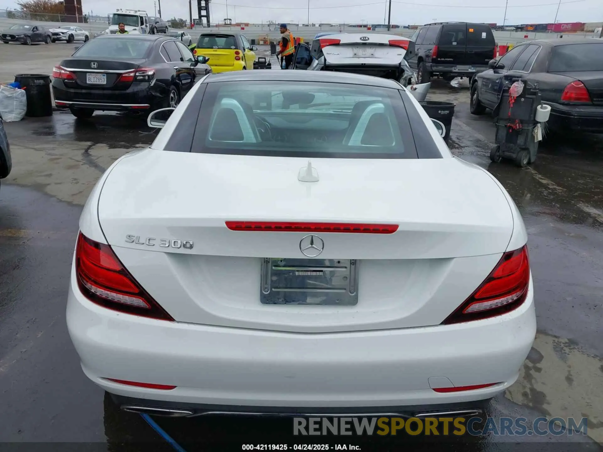 16 Photograph of a damaged car W1KPK3JA7LF170171 MERCEDES-BENZ SLC 300 2020