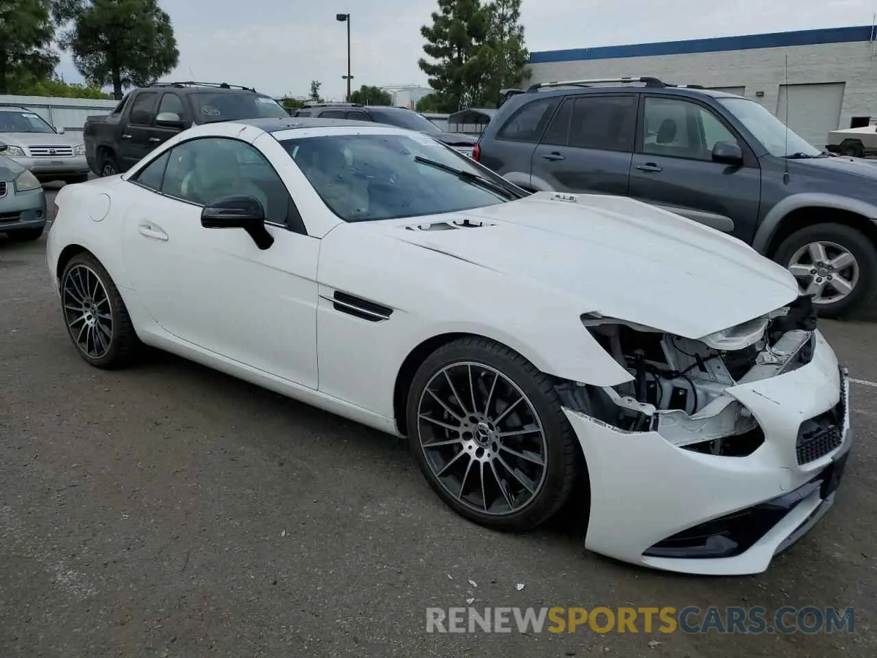 4 Photograph of a damaged car W1KPK3JA9LF172102 MERCEDES-BENZ SLC-CLASS 2020