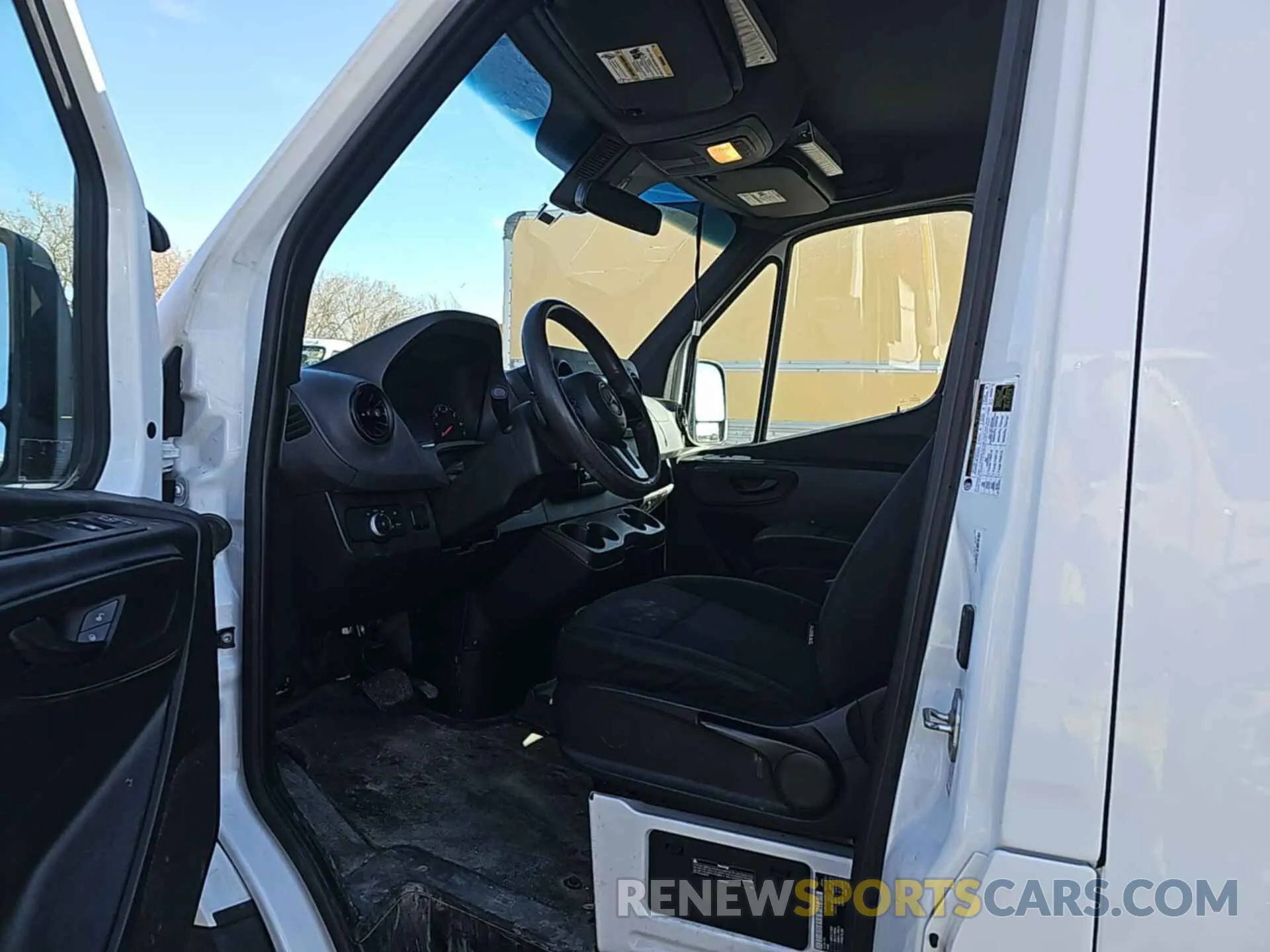 28 Photograph of a damaged car W1W70BGY0KT018168 MERCEDES-BENZ SPRINTER 1500 2019
