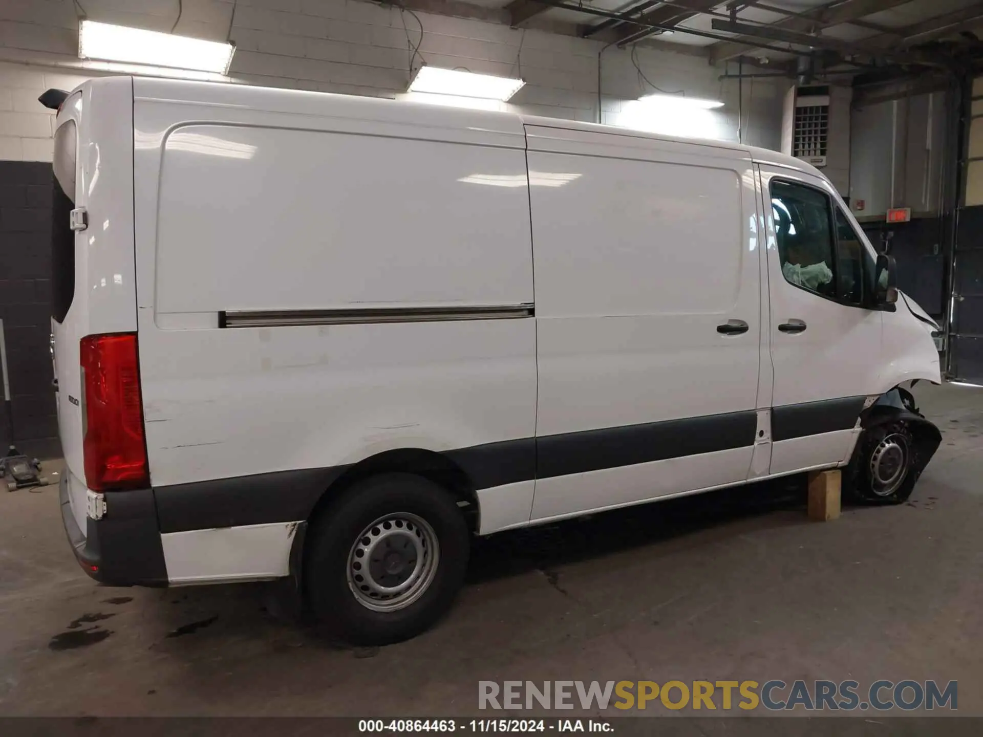 4 Photograph of a damaged car WD4PE7ED8KT015888 MERCEDES-BENZ SPRINTER 1500 2019