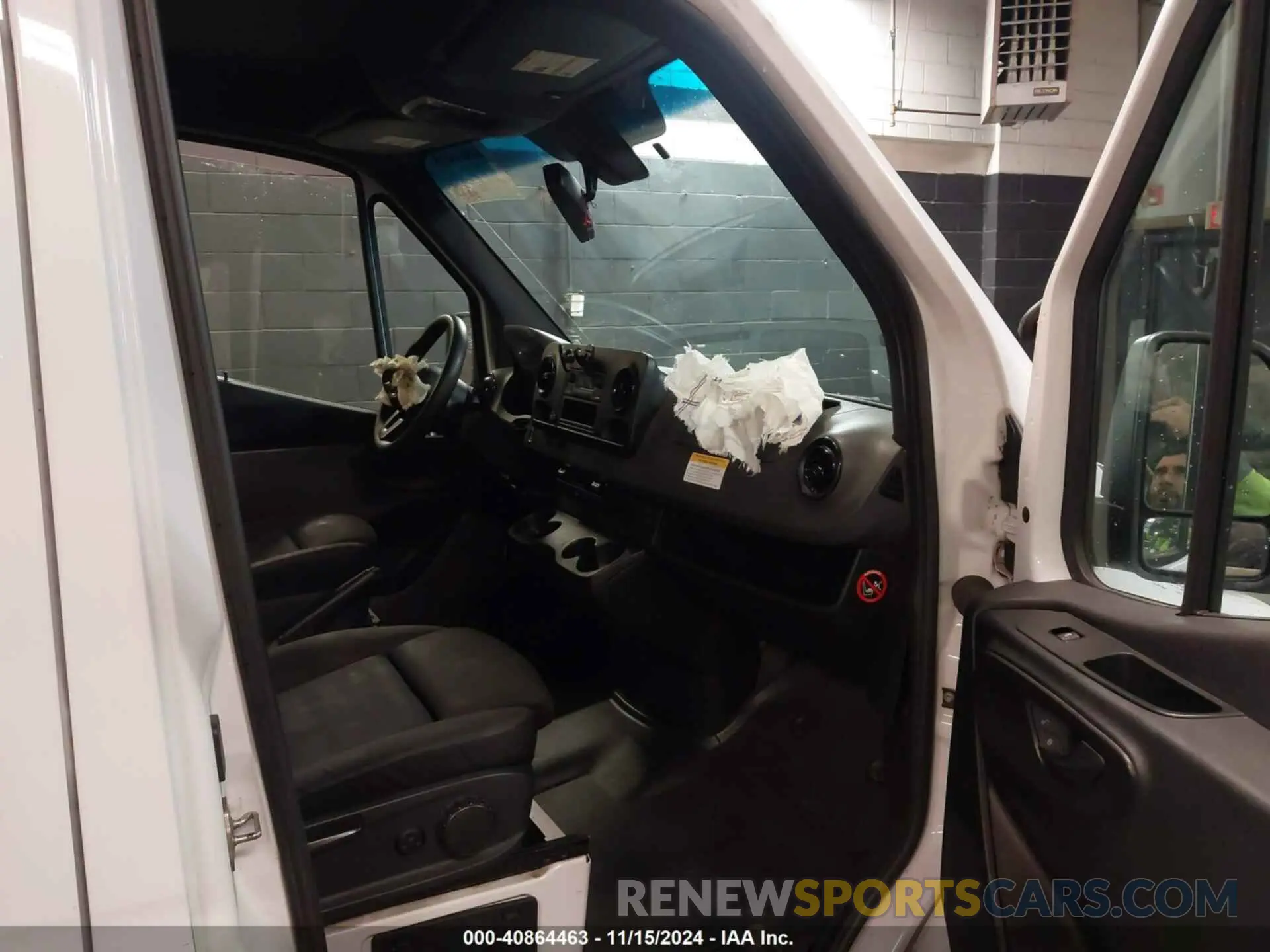 5 Photograph of a damaged car WD4PE7ED8KT015888 MERCEDES-BENZ SPRINTER 1500 2019