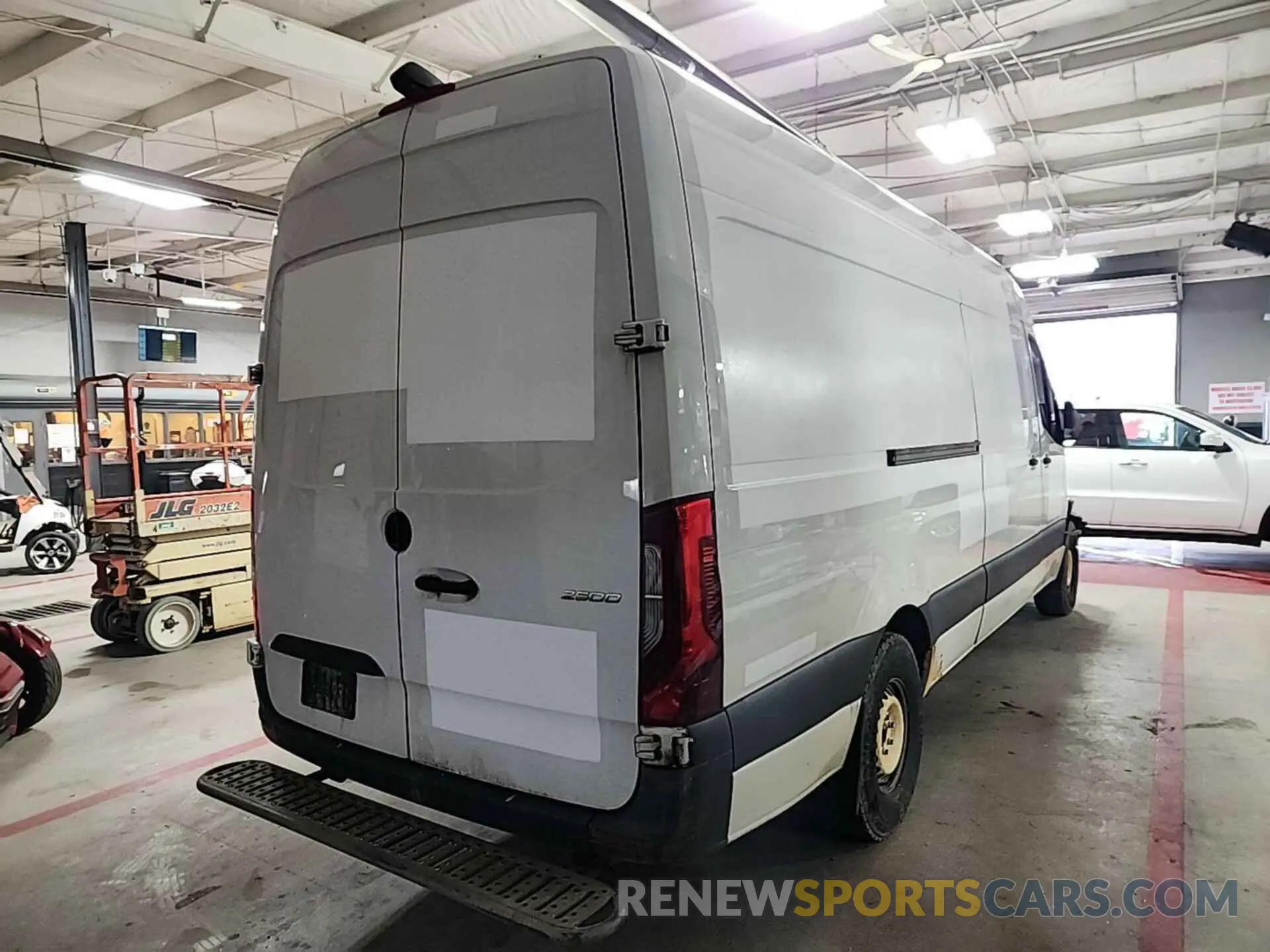 4 Photograph of a damaged car WD3PF1CD1KP050380 MERCEDES-BENZ SPRINTER 2019