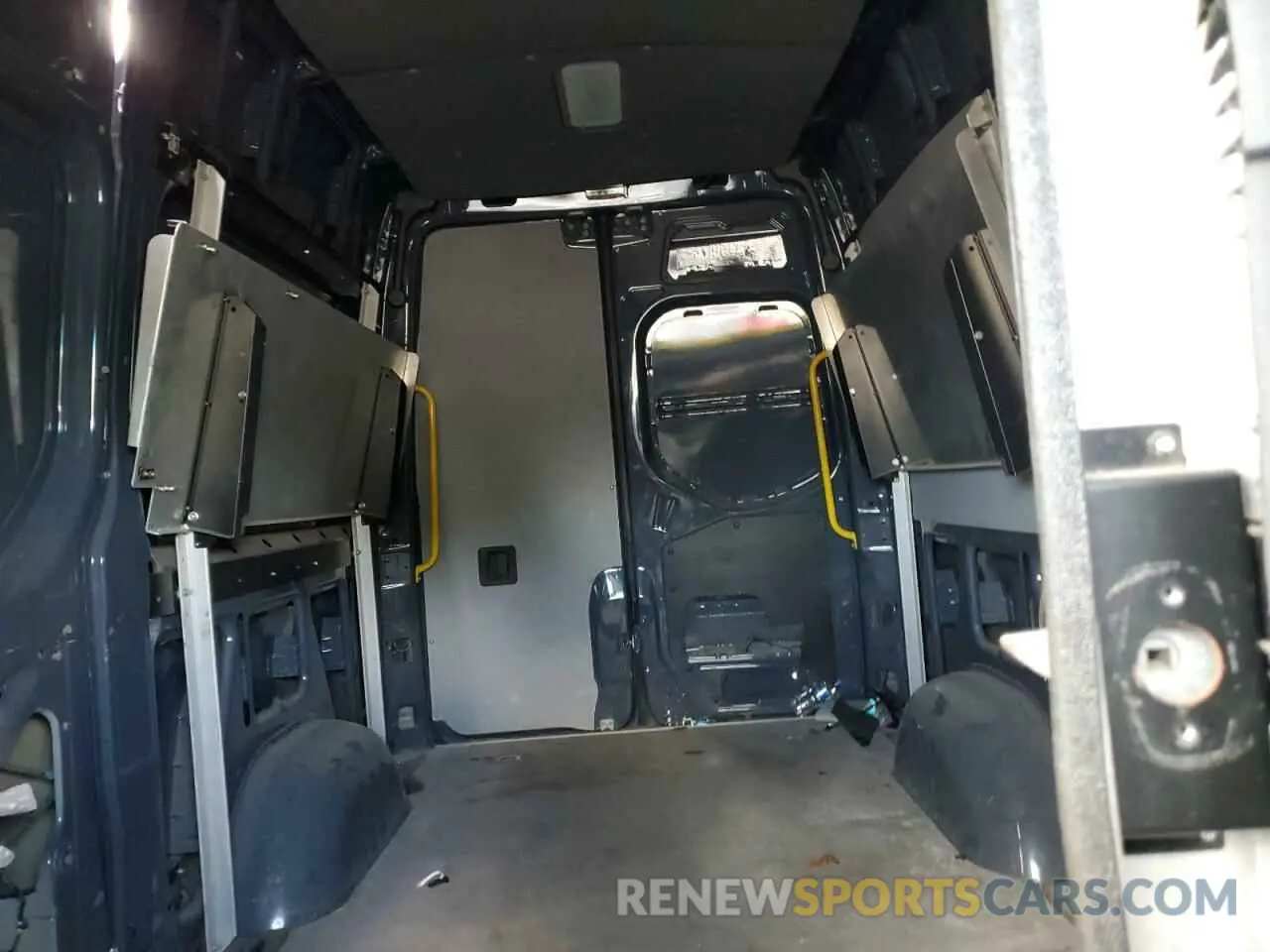 10 Photograph of a damaged car WD4PF0CD6KP093909 MERCEDES-BENZ SPRINTER 2019