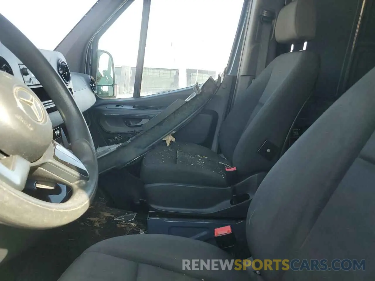 7 Photograph of a damaged car WD4PF0CD8KP095631 MERCEDES-BENZ SPRINTER 2019