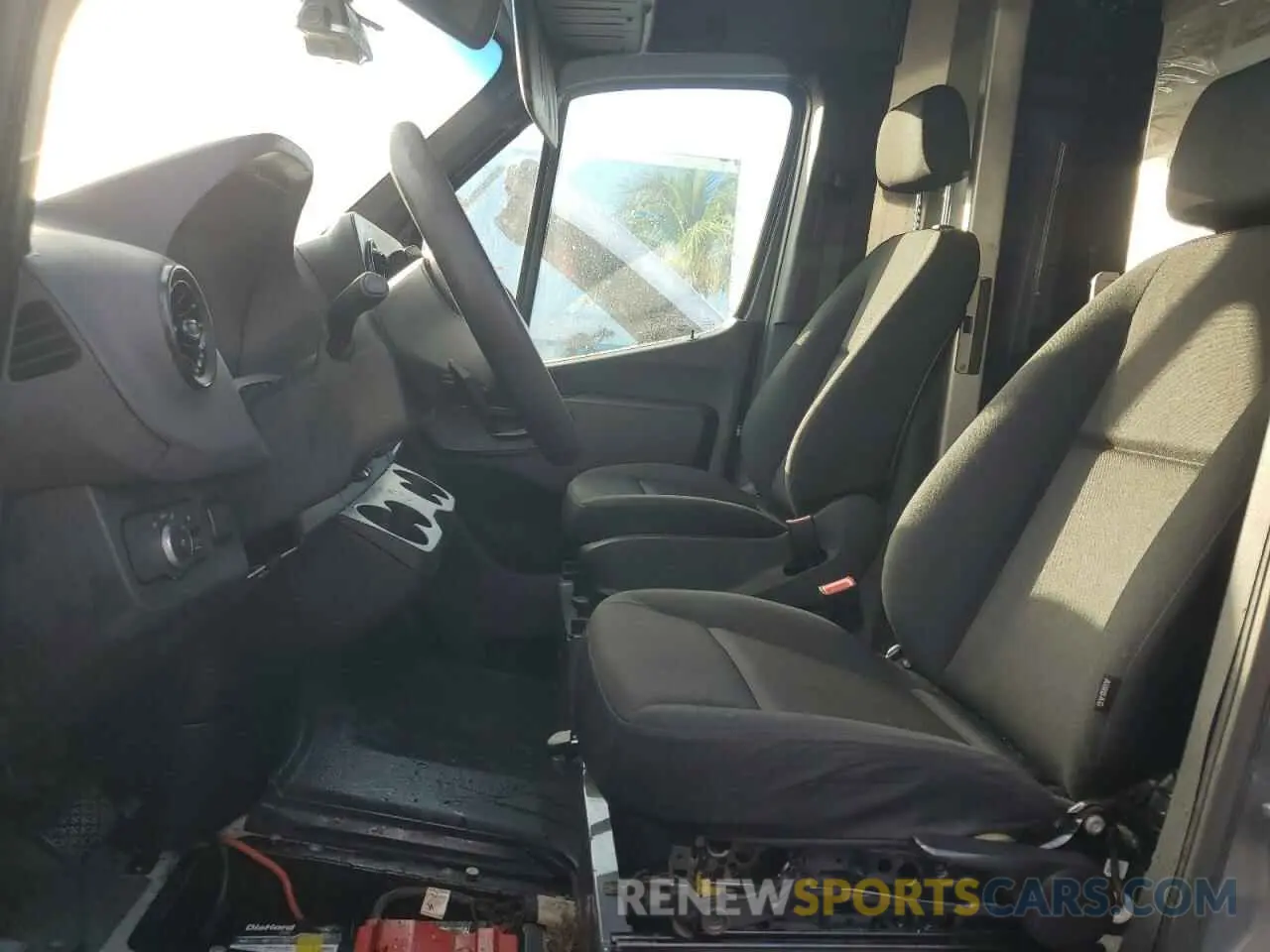 7 Photograph of a damaged car WD4PF1CD1KT011937 MERCEDES-BENZ SPRINTER 2019