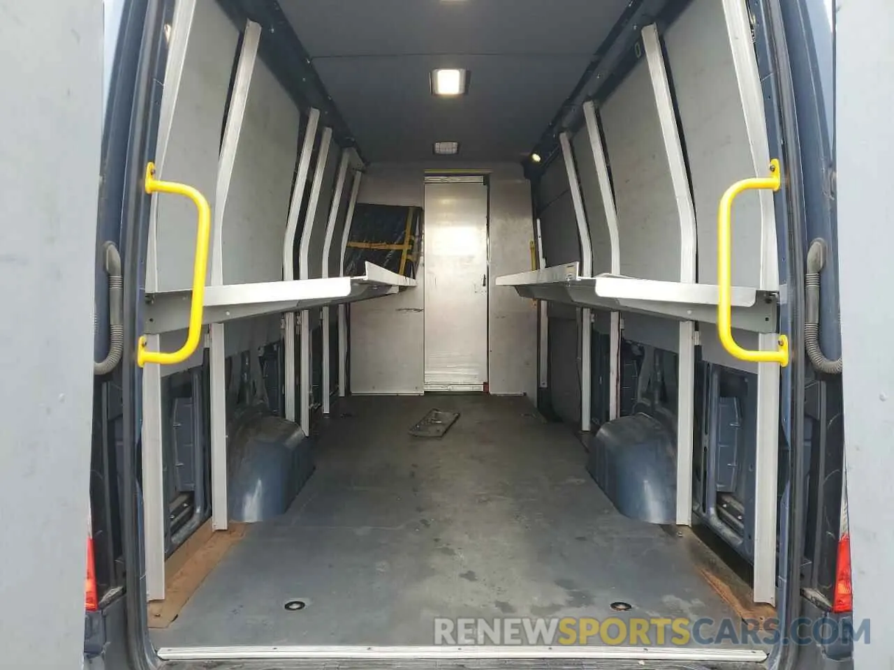 10 Photograph of a damaged car WD4PF1CD1KT012554 MERCEDES-BENZ SPRINTER 2019