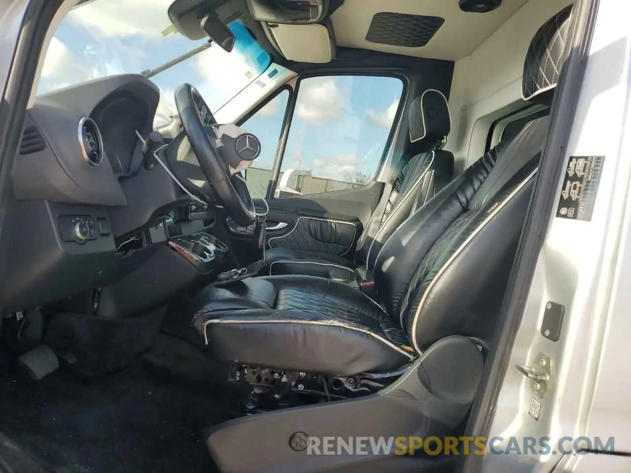 7 Photograph of a damaged car WD4PF4CD4KP111301 MERCEDES-BENZ SPRINTER 2019