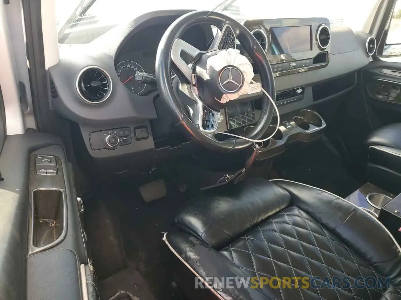 8 Photograph of a damaged car WD4PF4CD4KP111301 MERCEDES-BENZ SPRINTER 2019