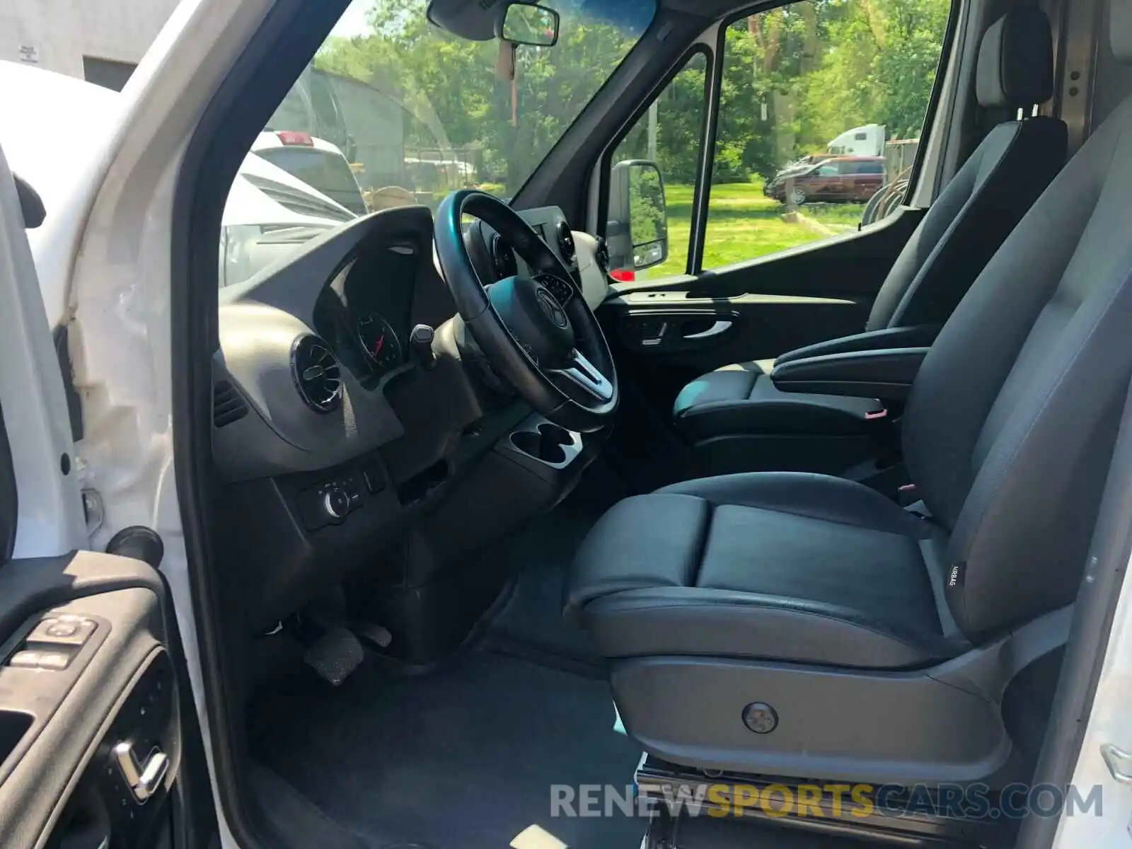 6 Photograph of a damaged car WDAPF4CD8KN015177 MERCEDES-BENZ SPRINTER 2019