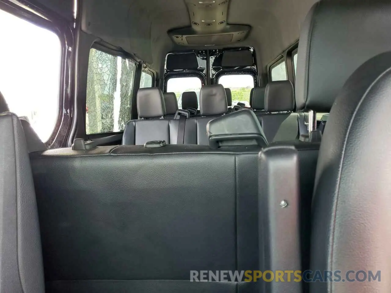 10 Photograph of a damaged car WDZPF1ED2KT014661 MERCEDES-BENZ SPRINTER 2019