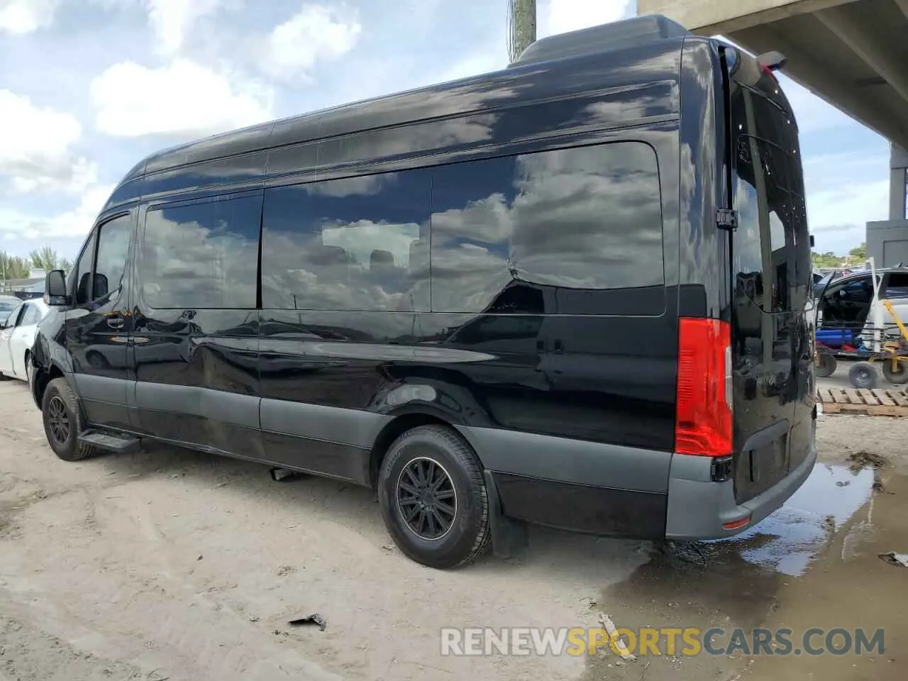 2 Photograph of a damaged car WDZPF1ED2KT014661 MERCEDES-BENZ SPRINTER 2019