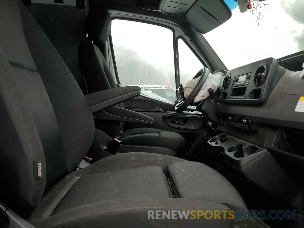 5 Photograph of a damaged car W1Y4DCHY5NT101019 MERCEDES-BENZ SPRINTER 2022