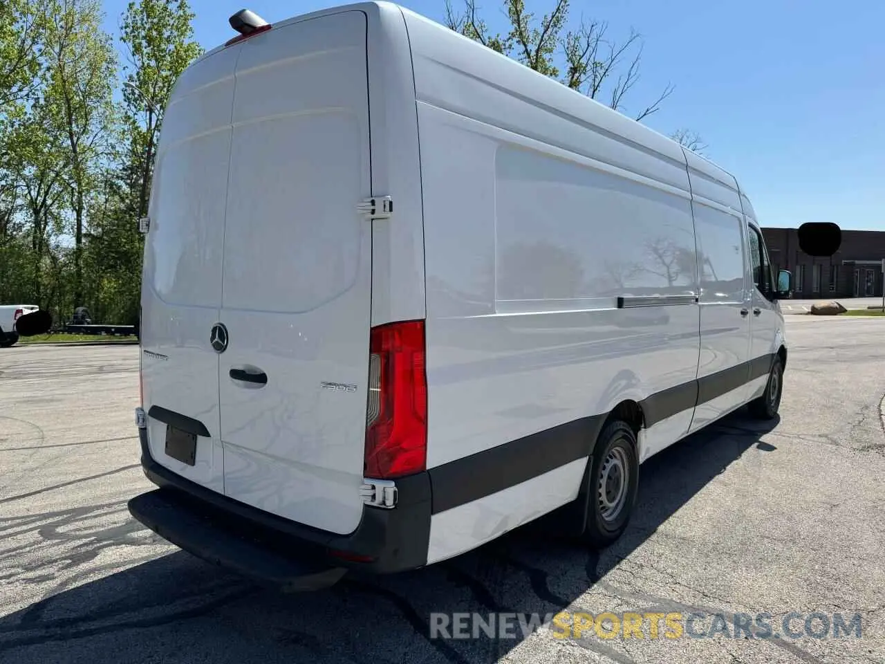 4 Photograph of a damaged car W1Y4DDHY1NT082992 MERCEDES-BENZ SPRINTER 2022