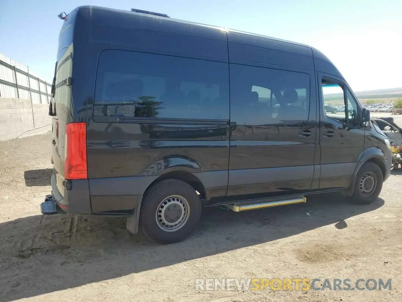 3 Photograph of a damaged car W1Z4EFHY7NP446054 MERCEDES-BENZ SPRINTER 2022