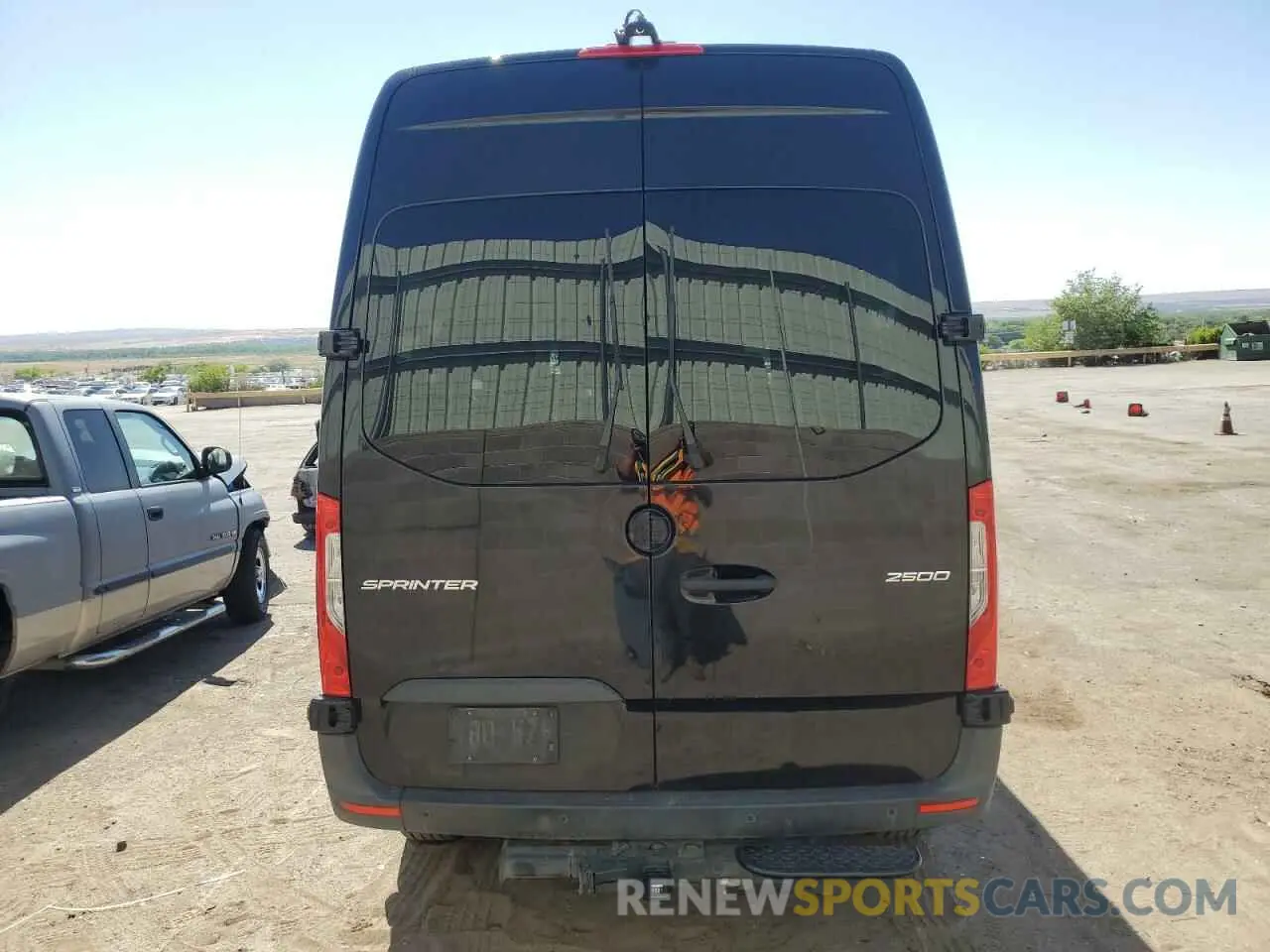 6 Photograph of a damaged car W1Z4EFHY7NP446054 MERCEDES-BENZ SPRINTER 2022