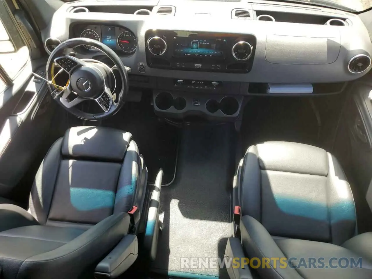 8 Photograph of a damaged car W1Z4EFHY7NP446054 MERCEDES-BENZ SPRINTER 2022